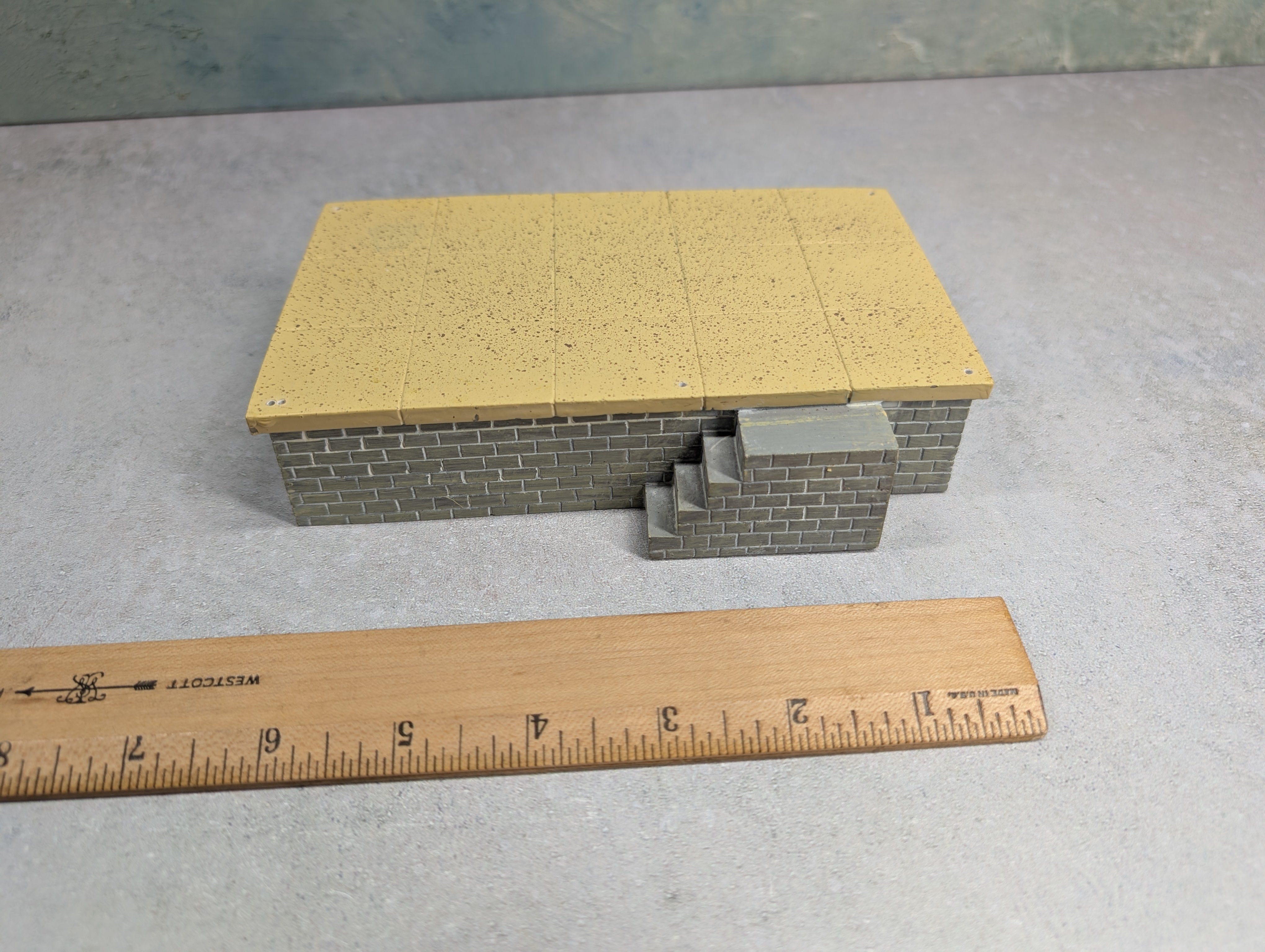 USED K-Line O Unloading Platform Building