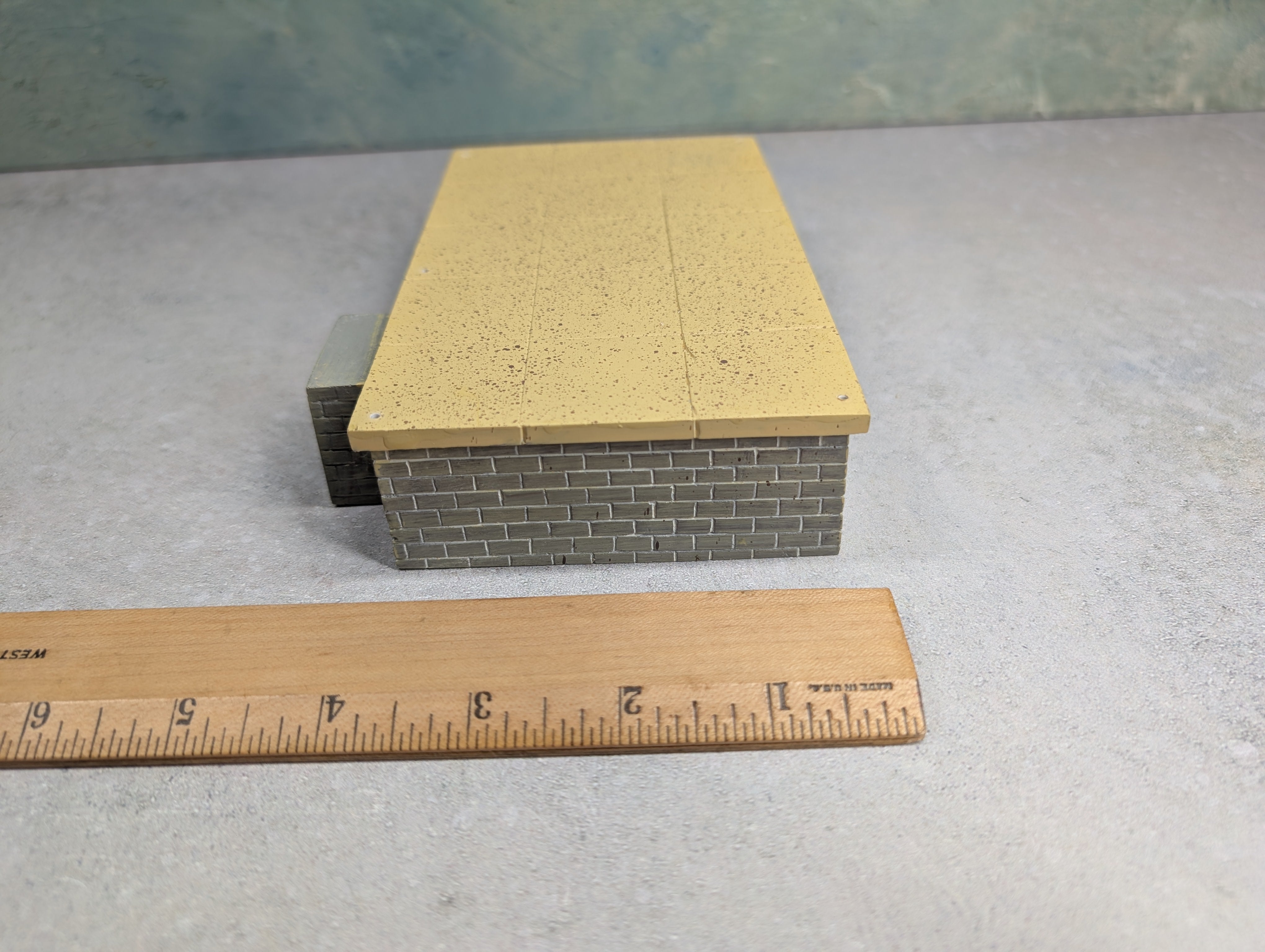 USED K-Line O Unloading Platform Building