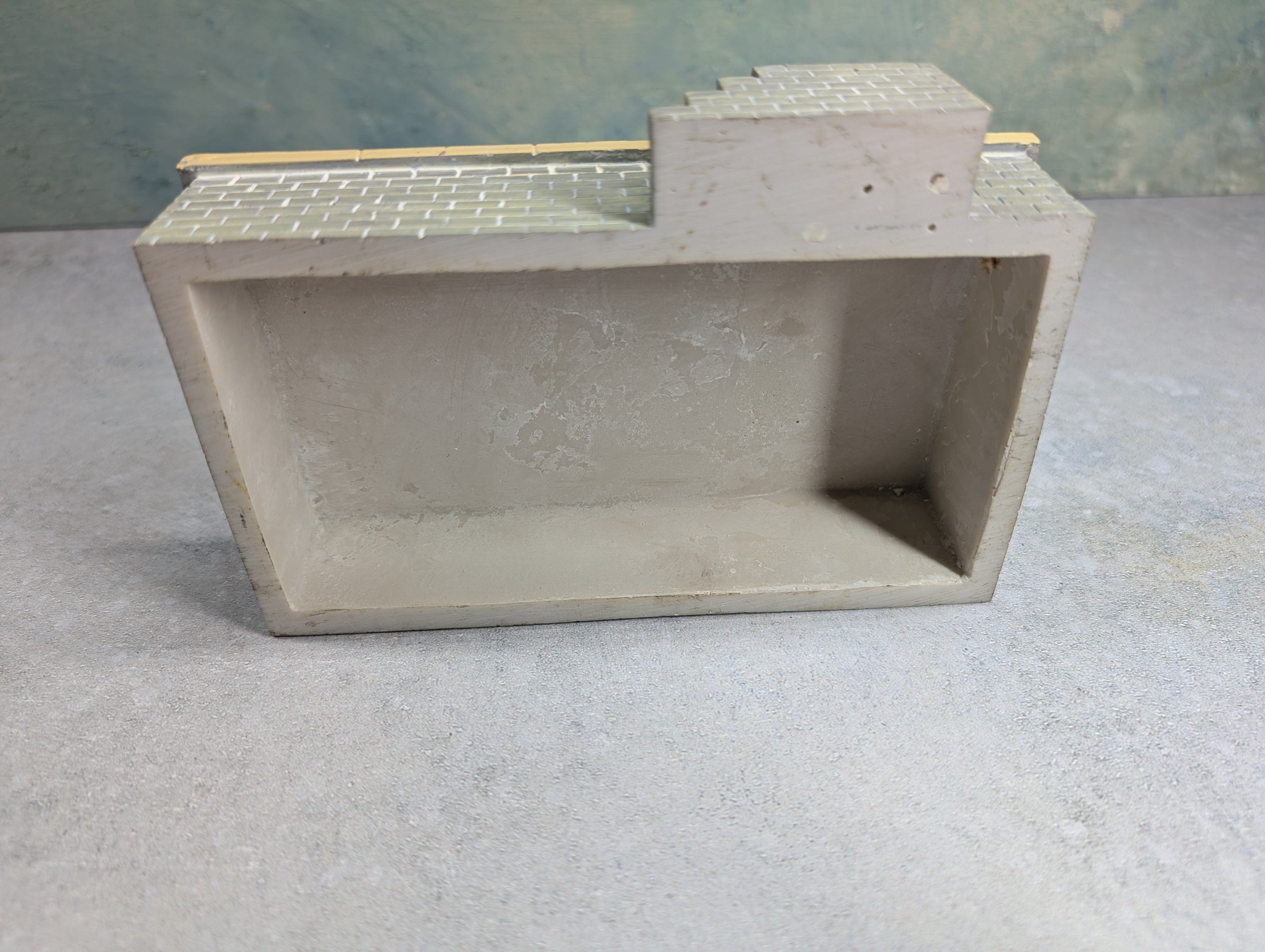 USED K-Line O Unloading Platform Building