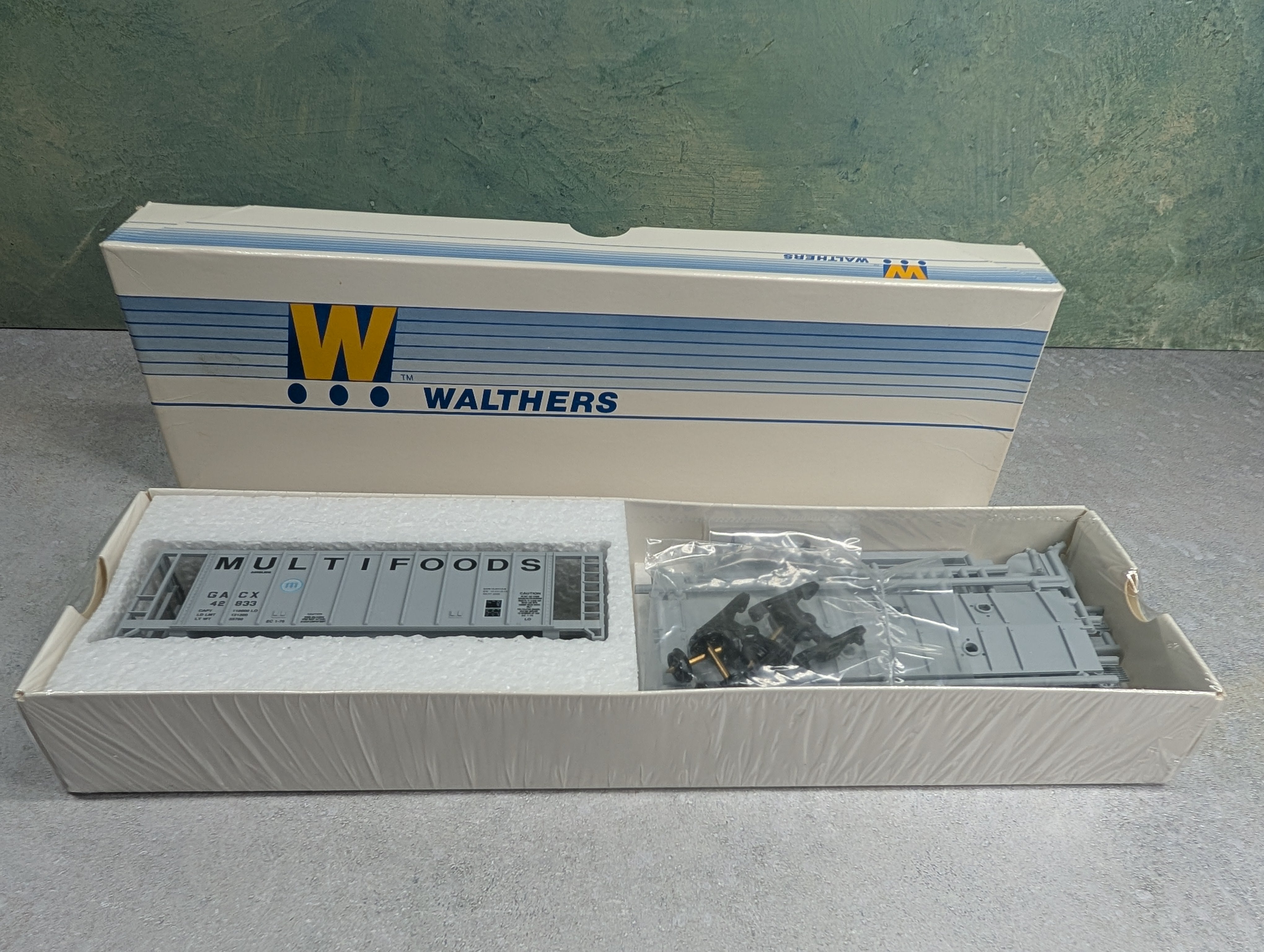 USED Walthers 932-4606 HO Scale Single Bay Airslide Hopper Multi-Food GACX #42833 KIT