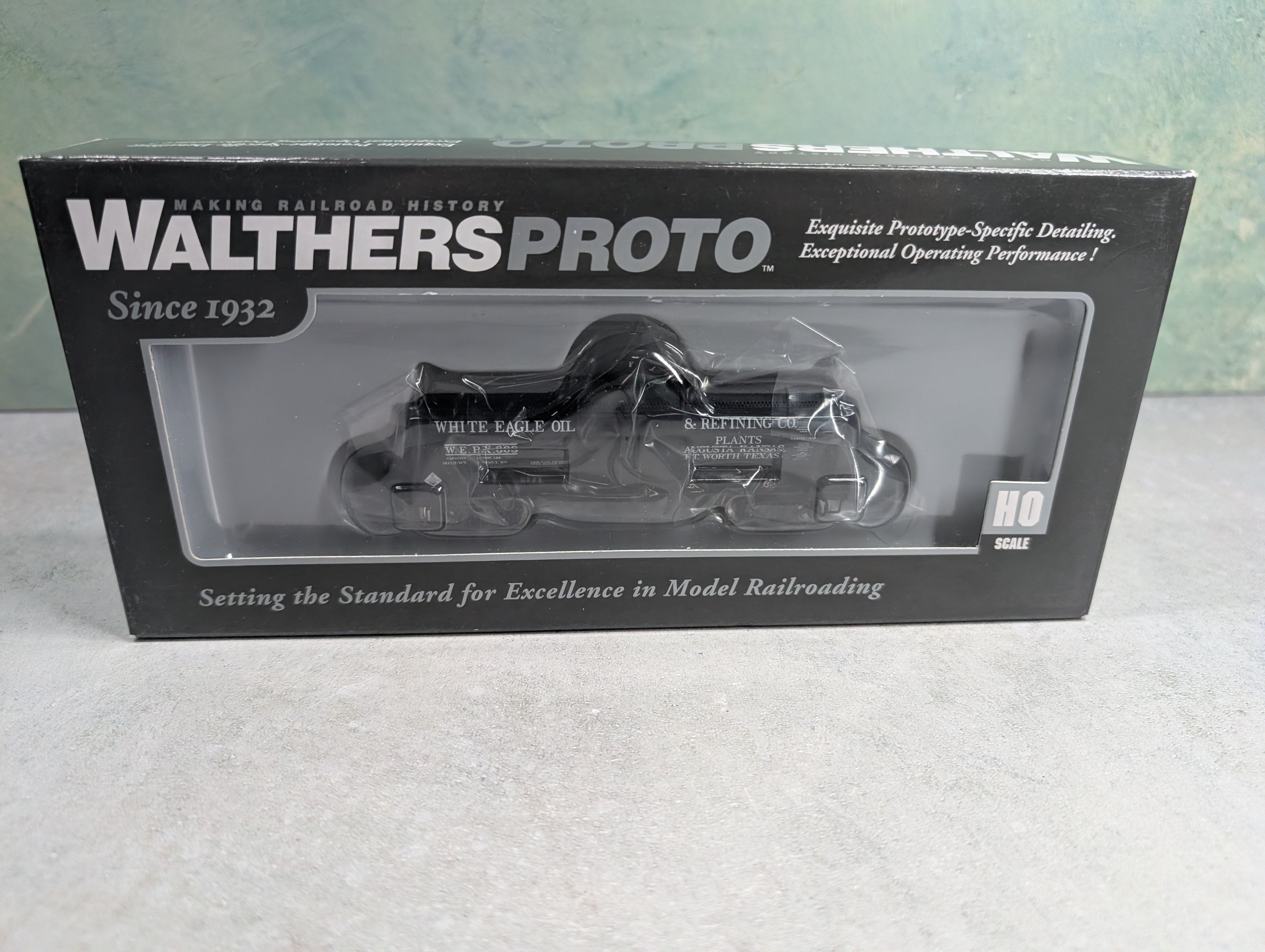 USED WalthersProto 920-100519 HO Scale Type 21 ACF 10K Gal Tank Car White Eagle Oil WEPX #608