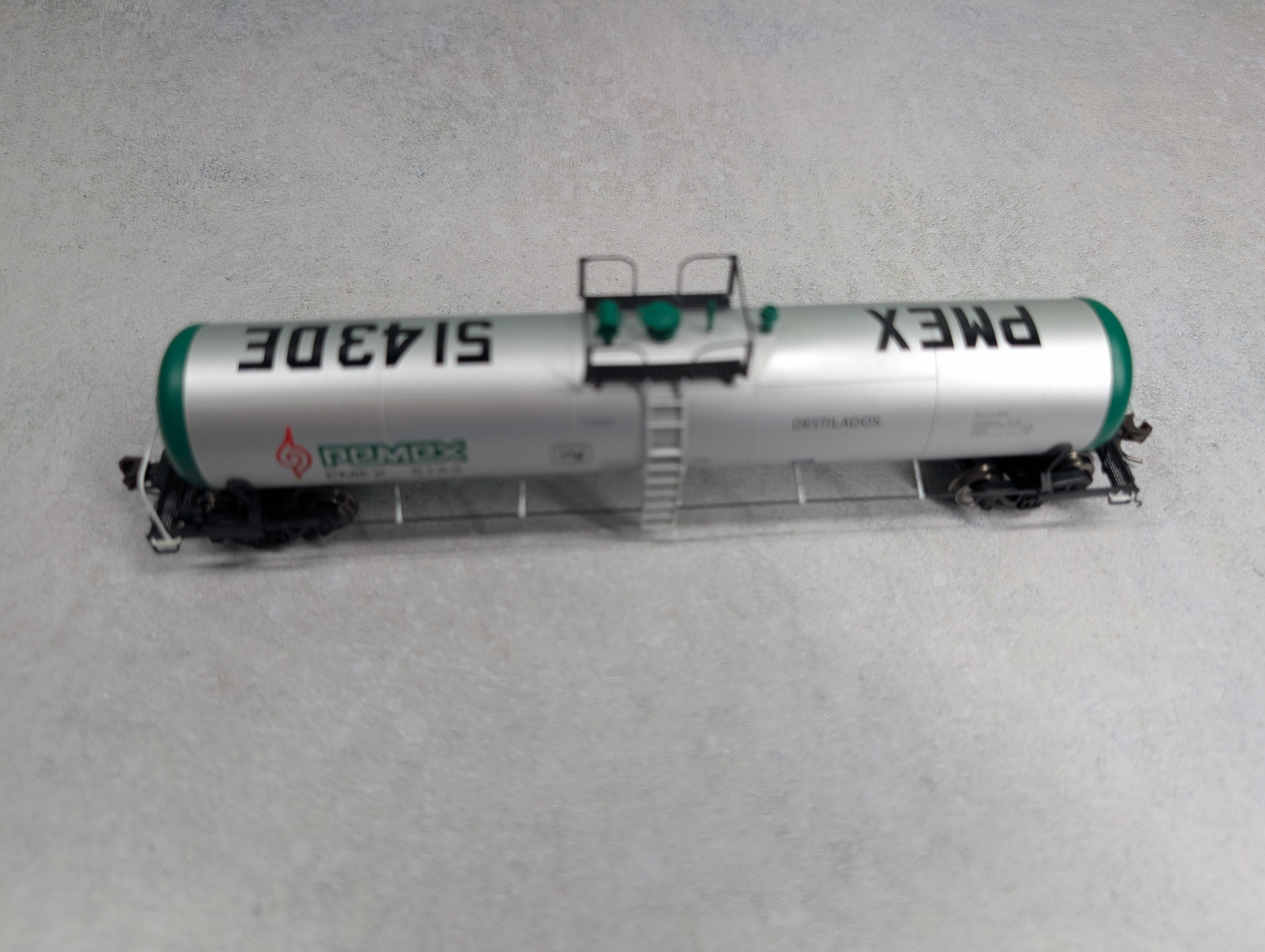 USED Atlas 20005401 HO Scale 20,700 Gal Tank Car Pemex #5143