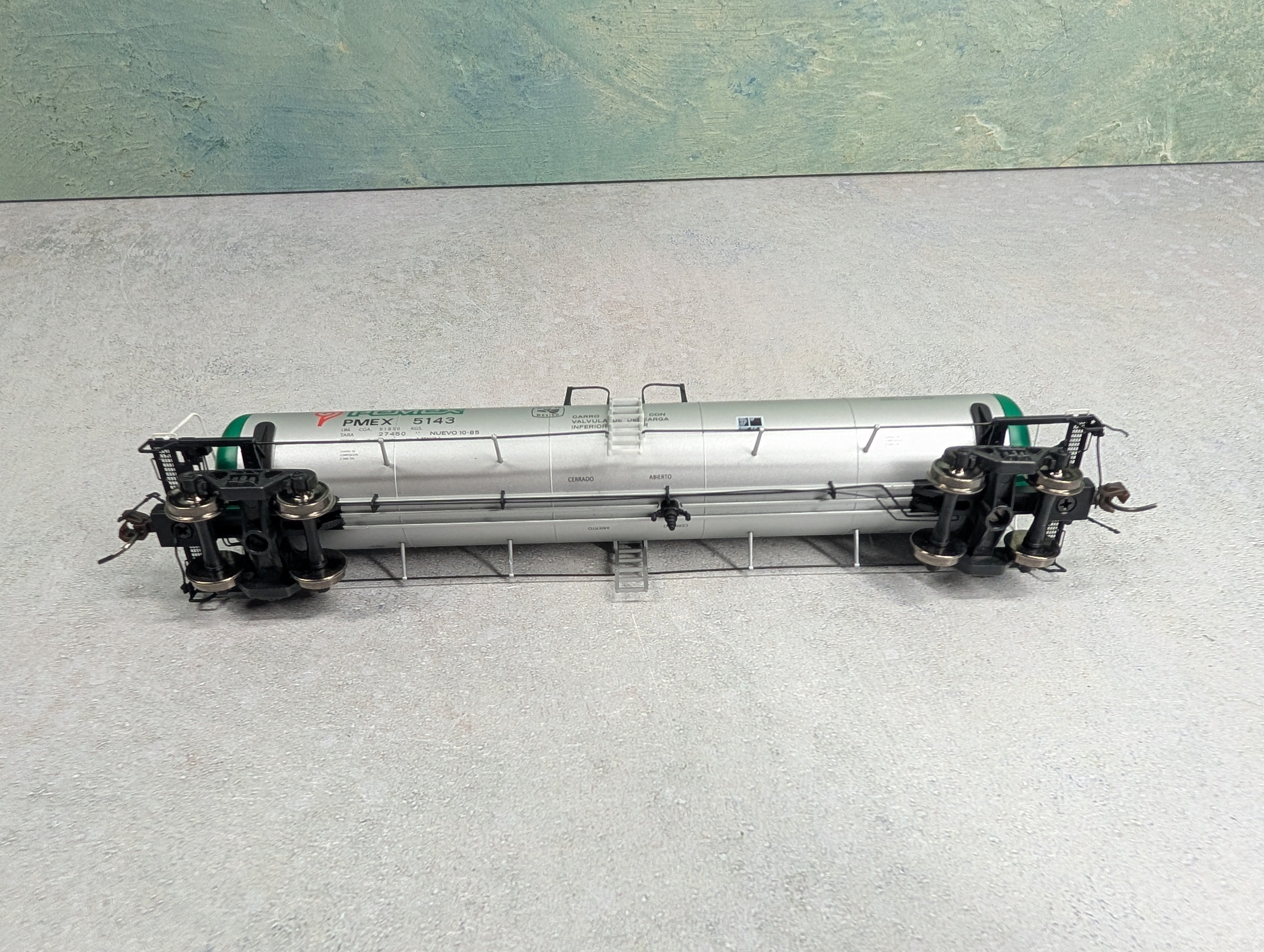 USED Atlas 20005401 HO Scale 20,700 Gal Tank Car Pemex #5143