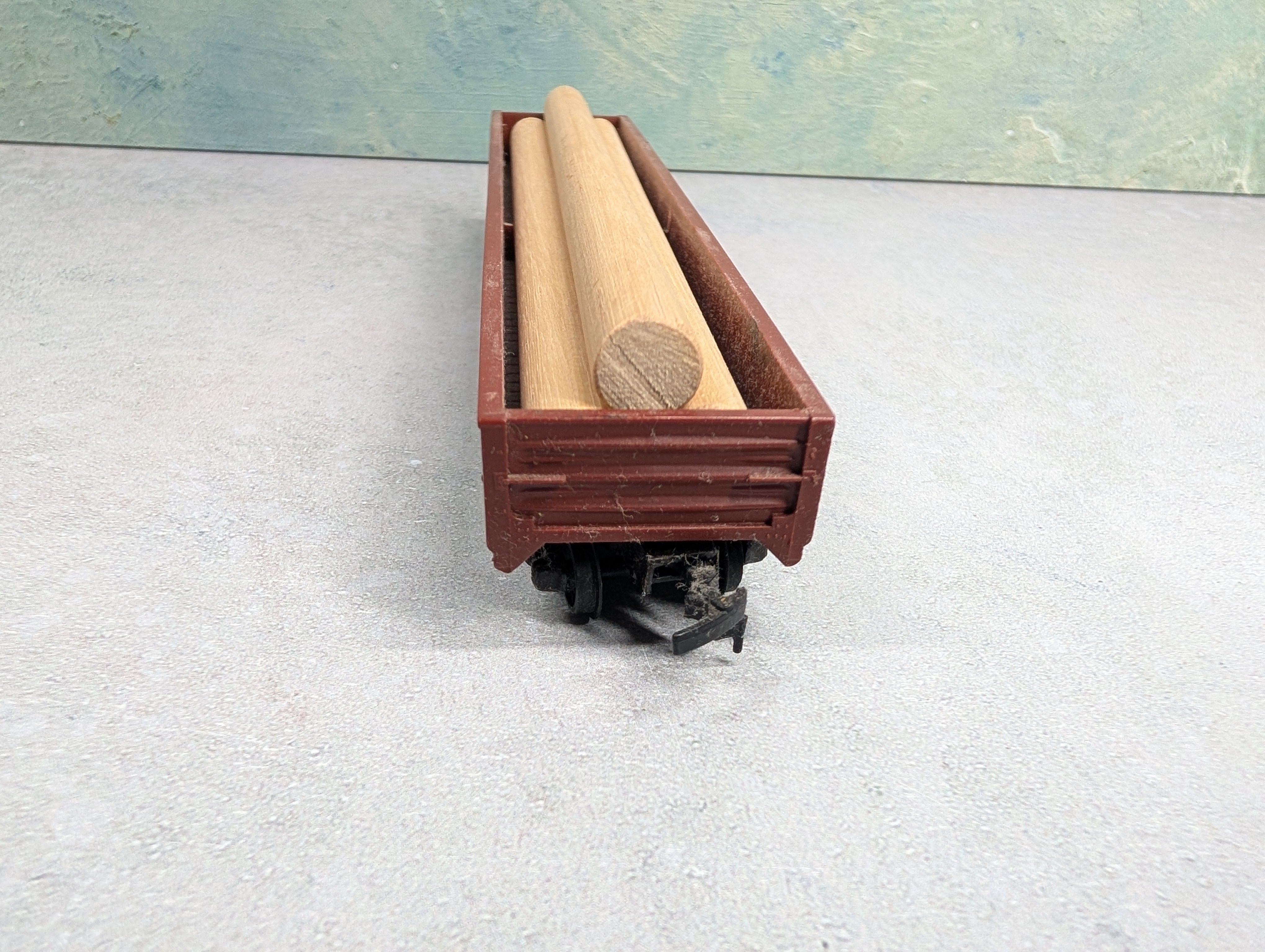 USED Revell HO Scale Gondola w/ Wood Load Pennsylvania #4054