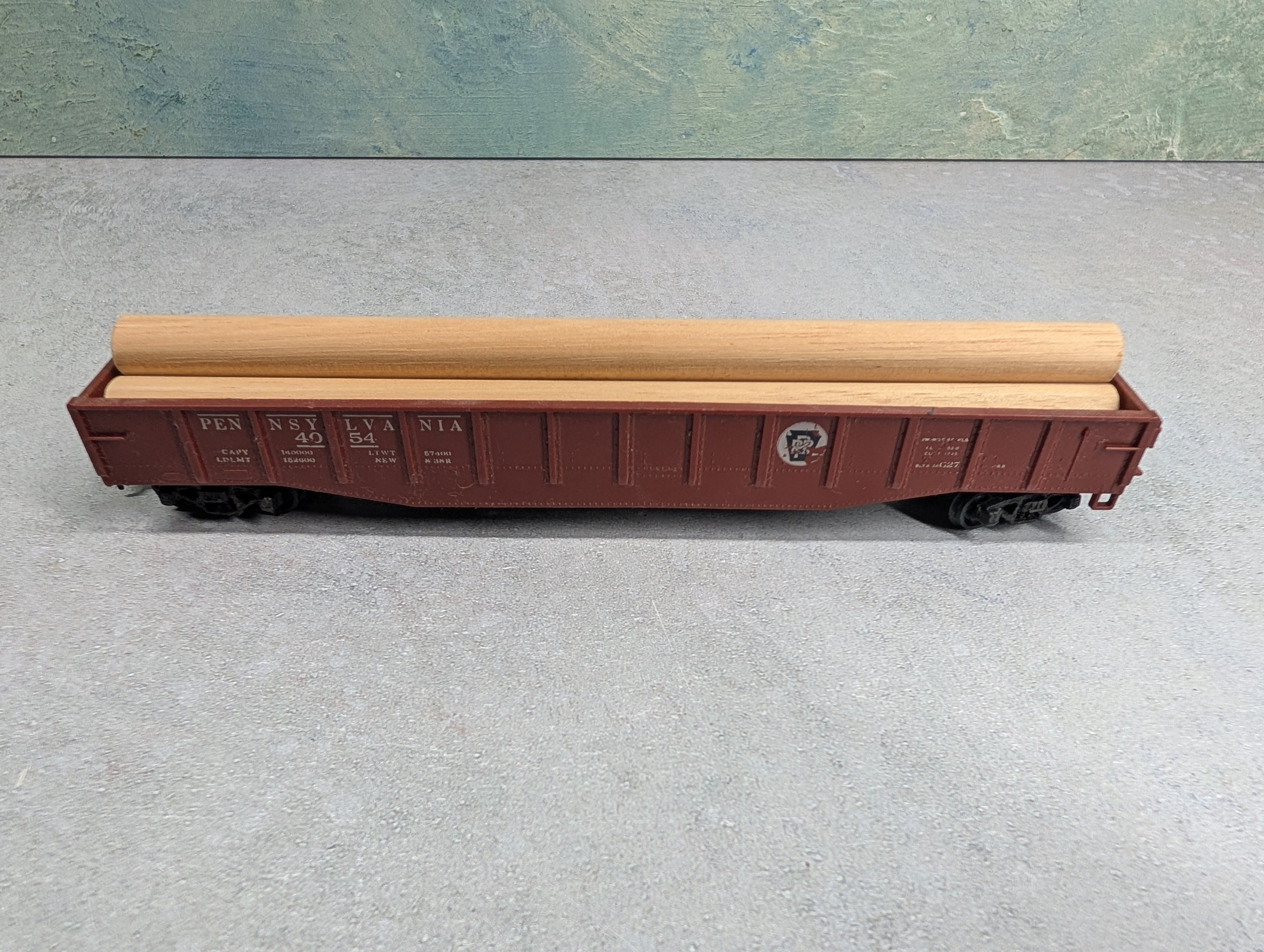USED Revell HO Scale Gondola w/ Wood Load Pennsylvania #4054