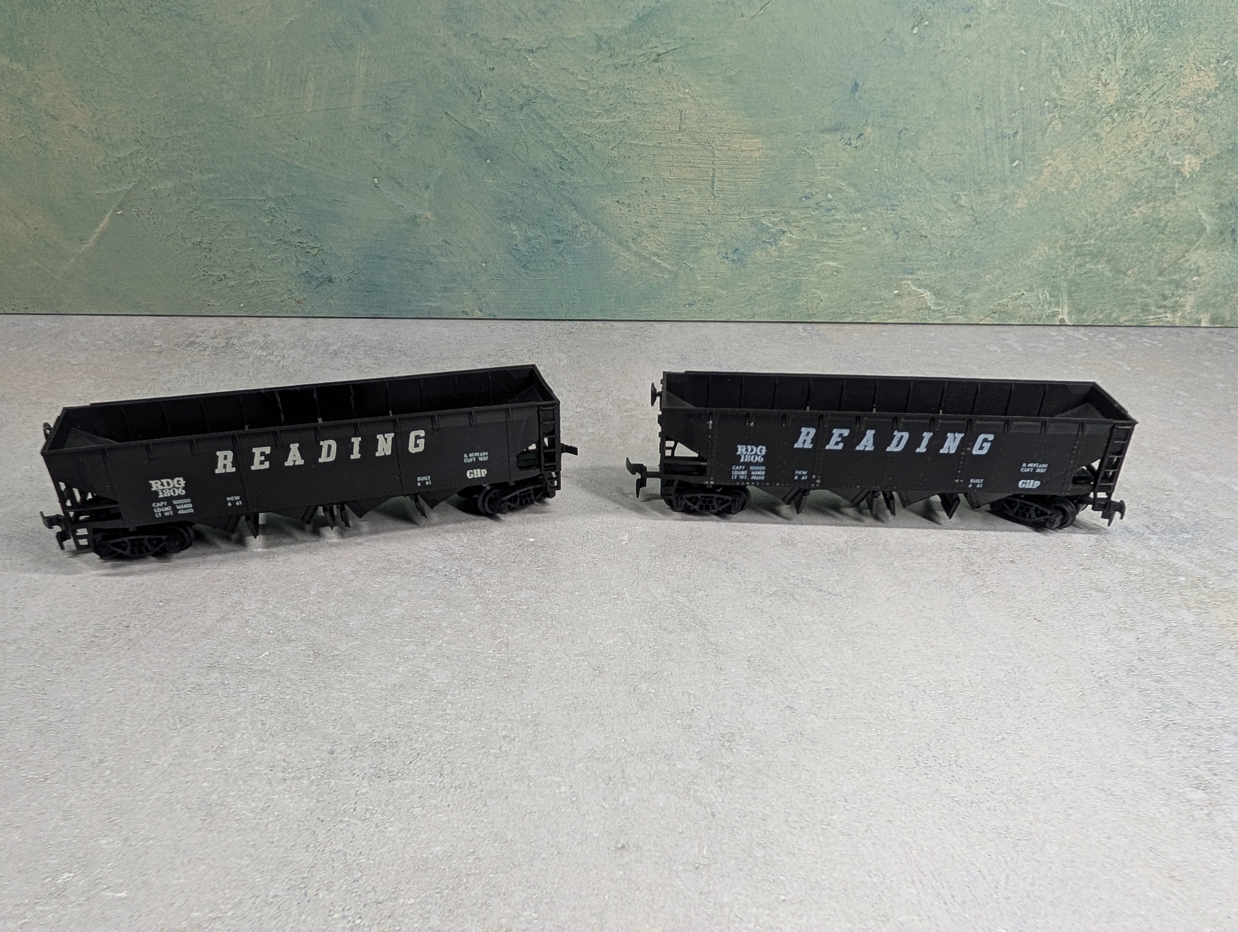 USED AHM HO Scale Lot of Operating Hoppers Reading RDG #1806