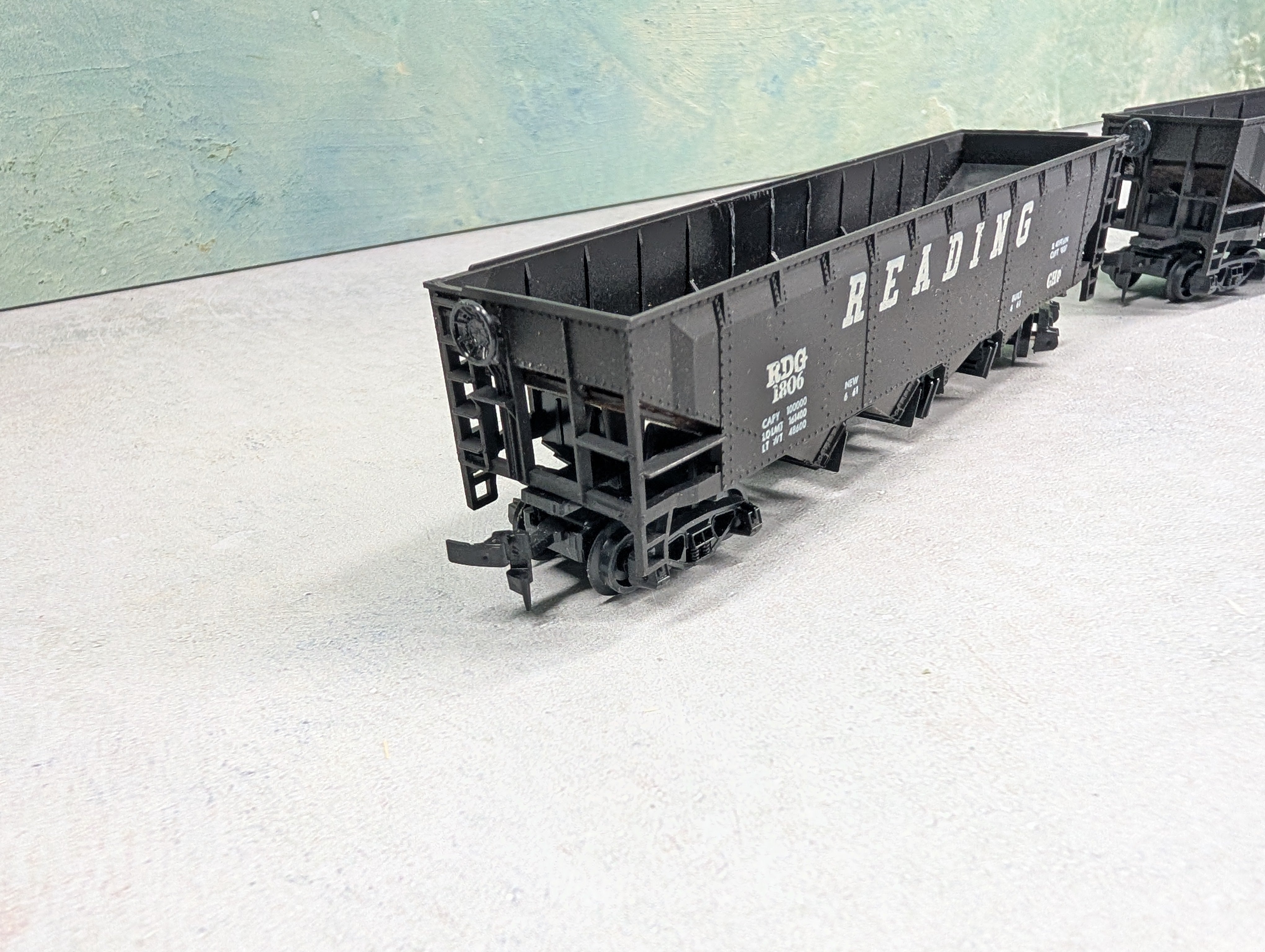 USED AHM HO Scale Lot of Operating Hoppers Reading RDG #1806