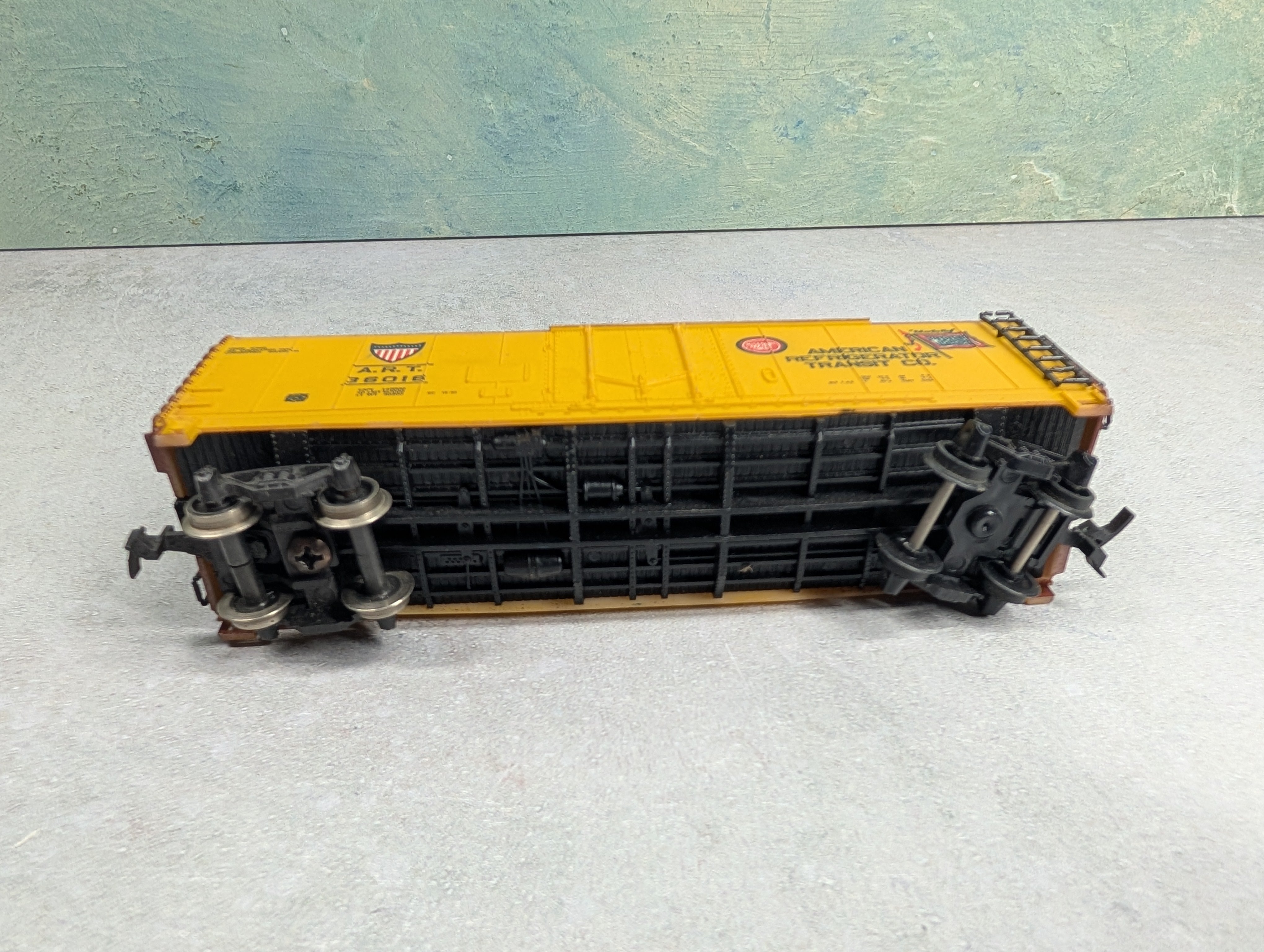 USED AHM HO Scale 40' Box Car American Refrigerator Transit ART #36016