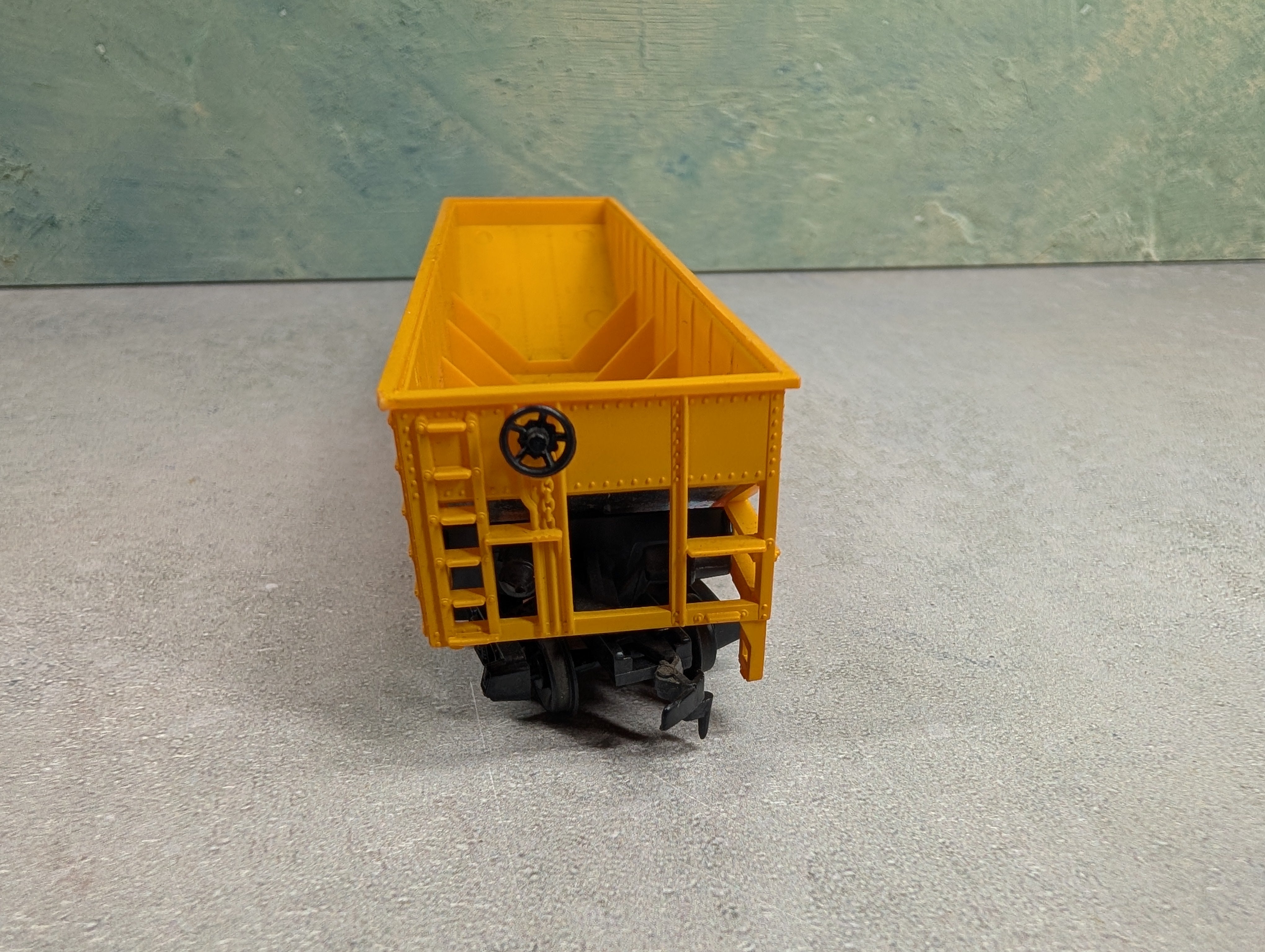 USED Tyco HO Scale Open Hopper Union Pacific UP #62040