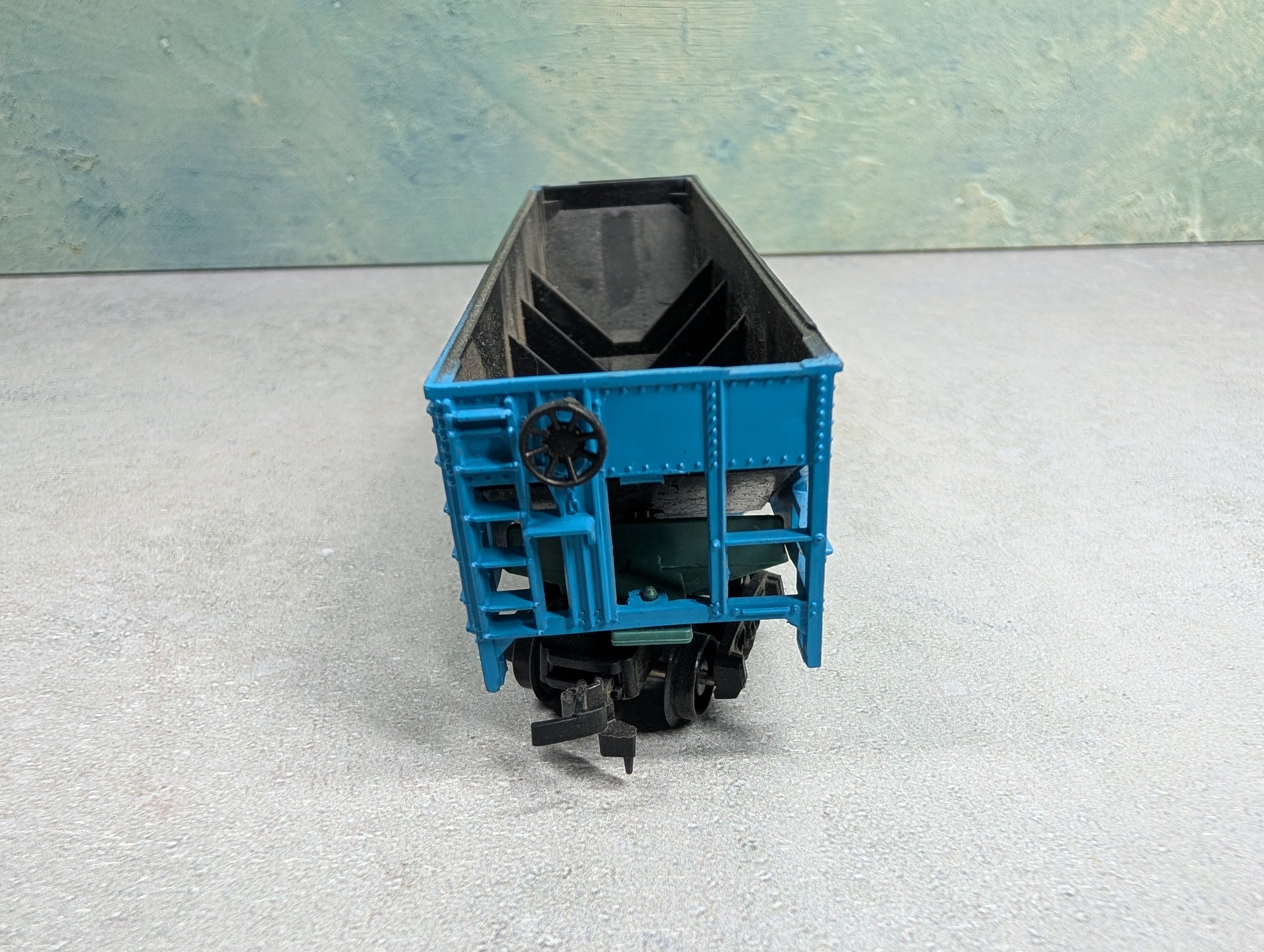 USED Bachmann HO Scale Open Hopper Rock #133274