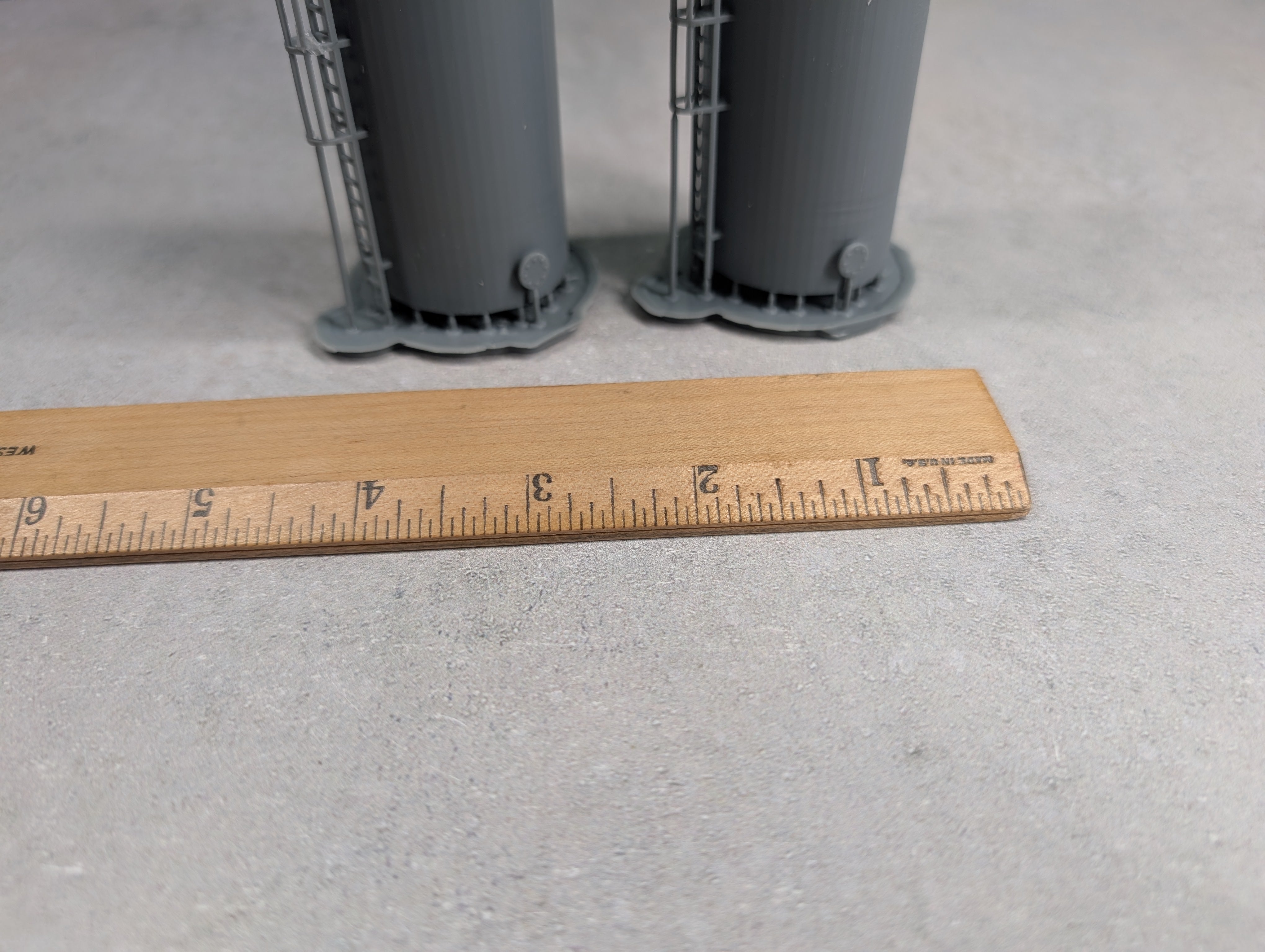 Whistle Stop Models HO7005 HO Scale Set of Large Tanks w/ Ladders, Resin 3D Printed, Highly Detailed