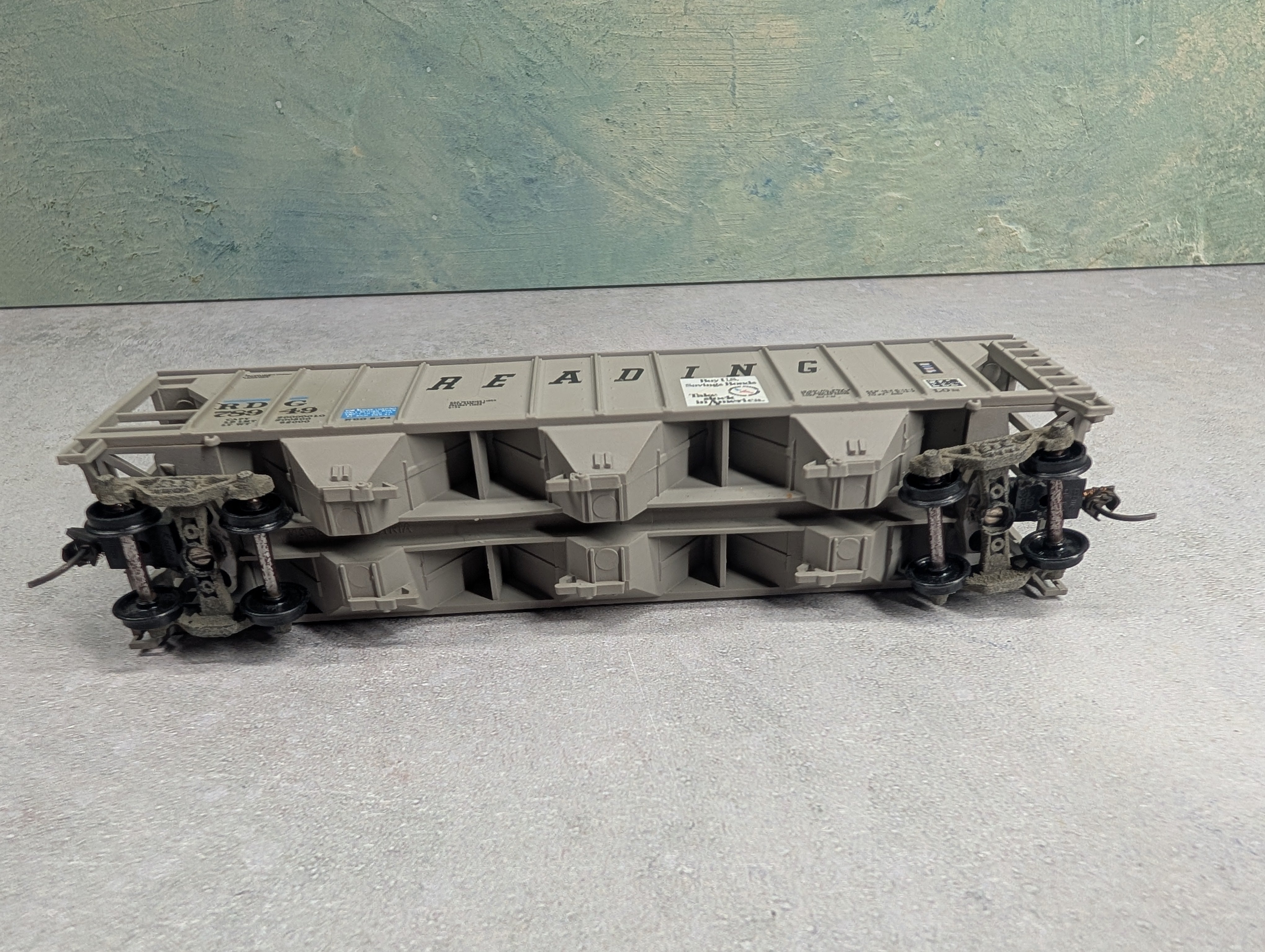 USED E&B VALLEY HO Scale PS-2 Covered Hopper, Robins Rails/Bev-Bel Reading RDG #78949