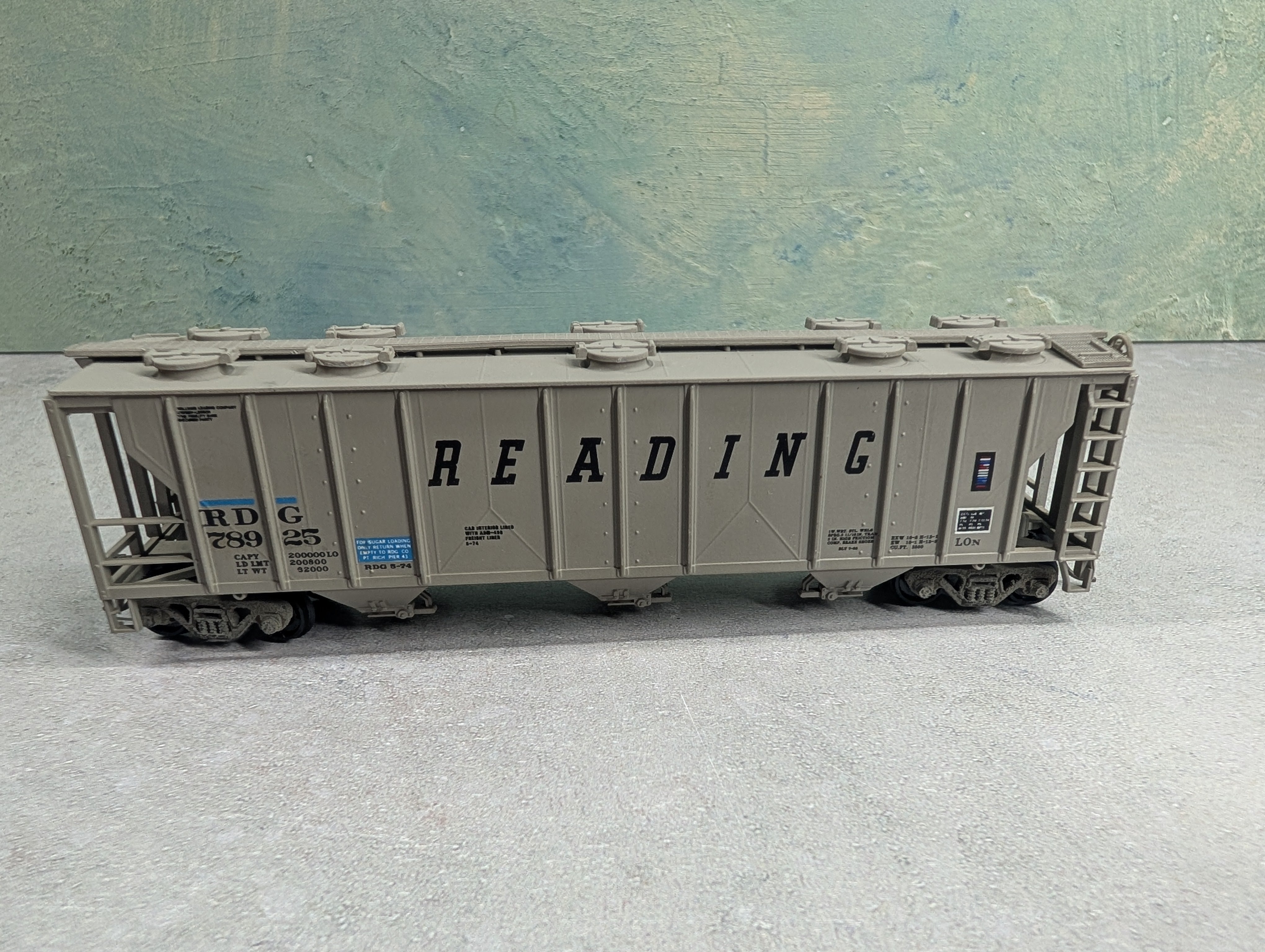 USED E&B VALLEY HO Scale PS-2 Covered Hopper, Robins Rails/Bev-Bel Reading RDG #78925