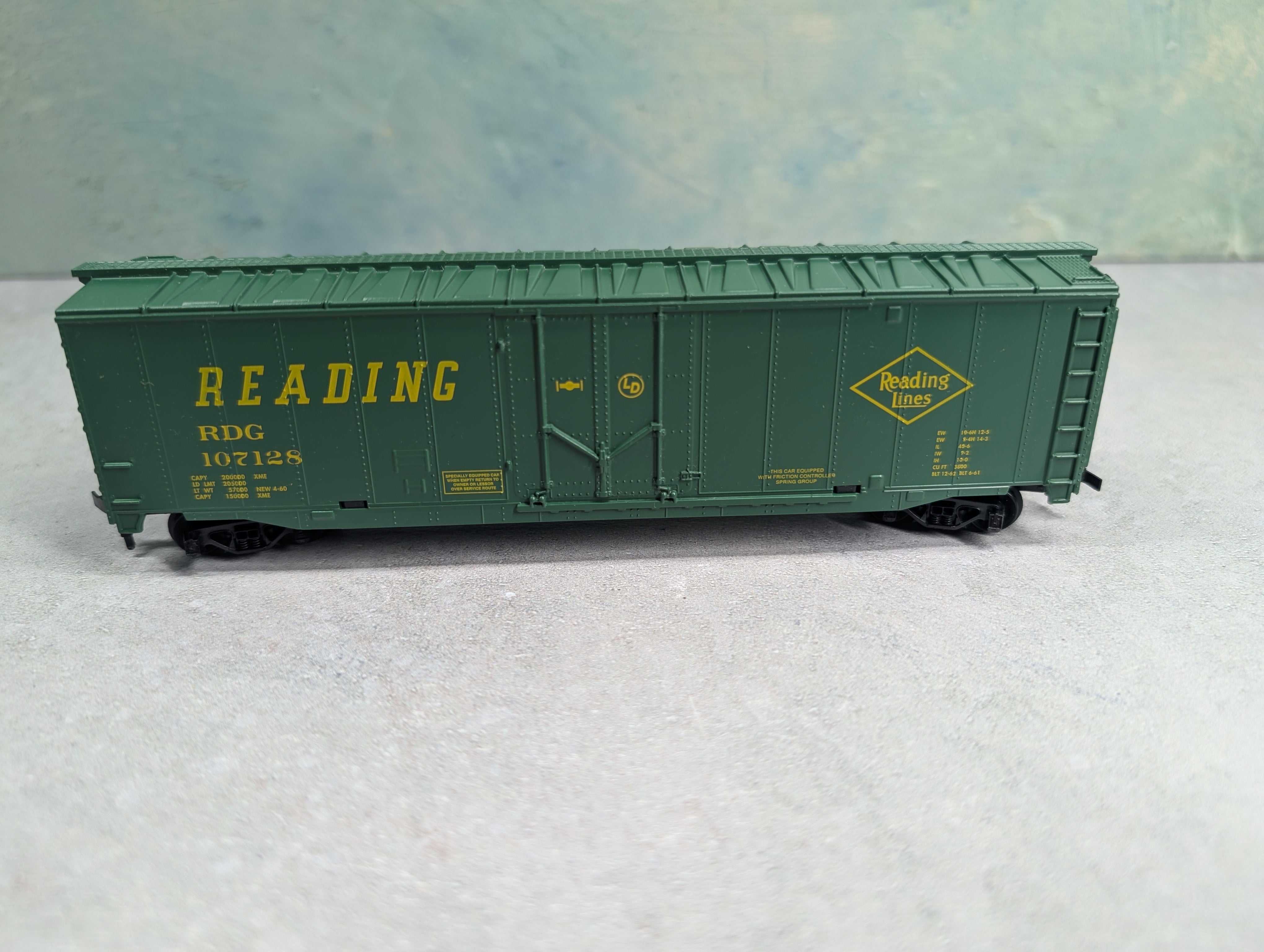 USED IHC HO Scale 50' Box Car Reading RDG #107128
