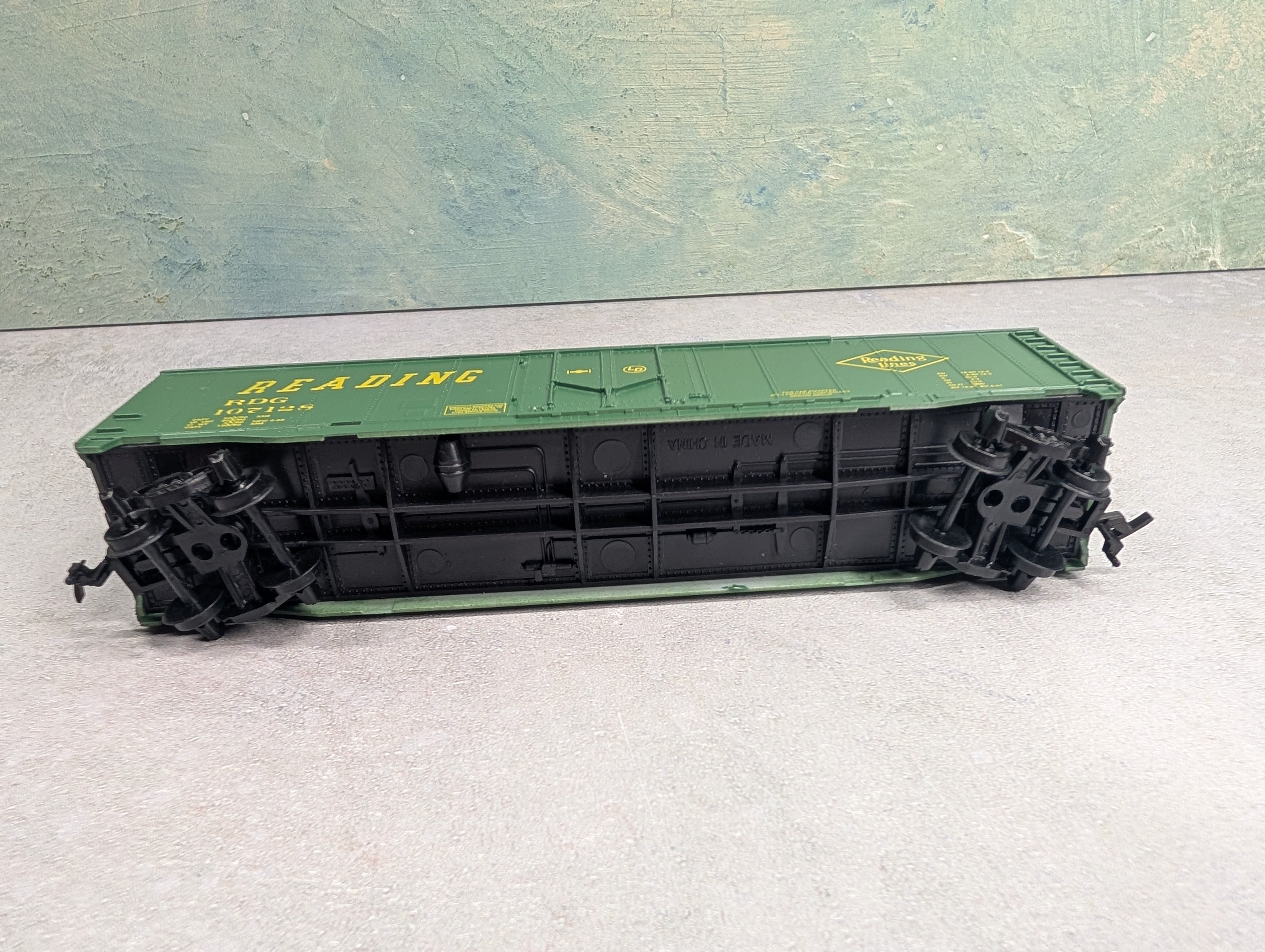 USED IHC HO Scale 50' Box Car Reading RDG #107128