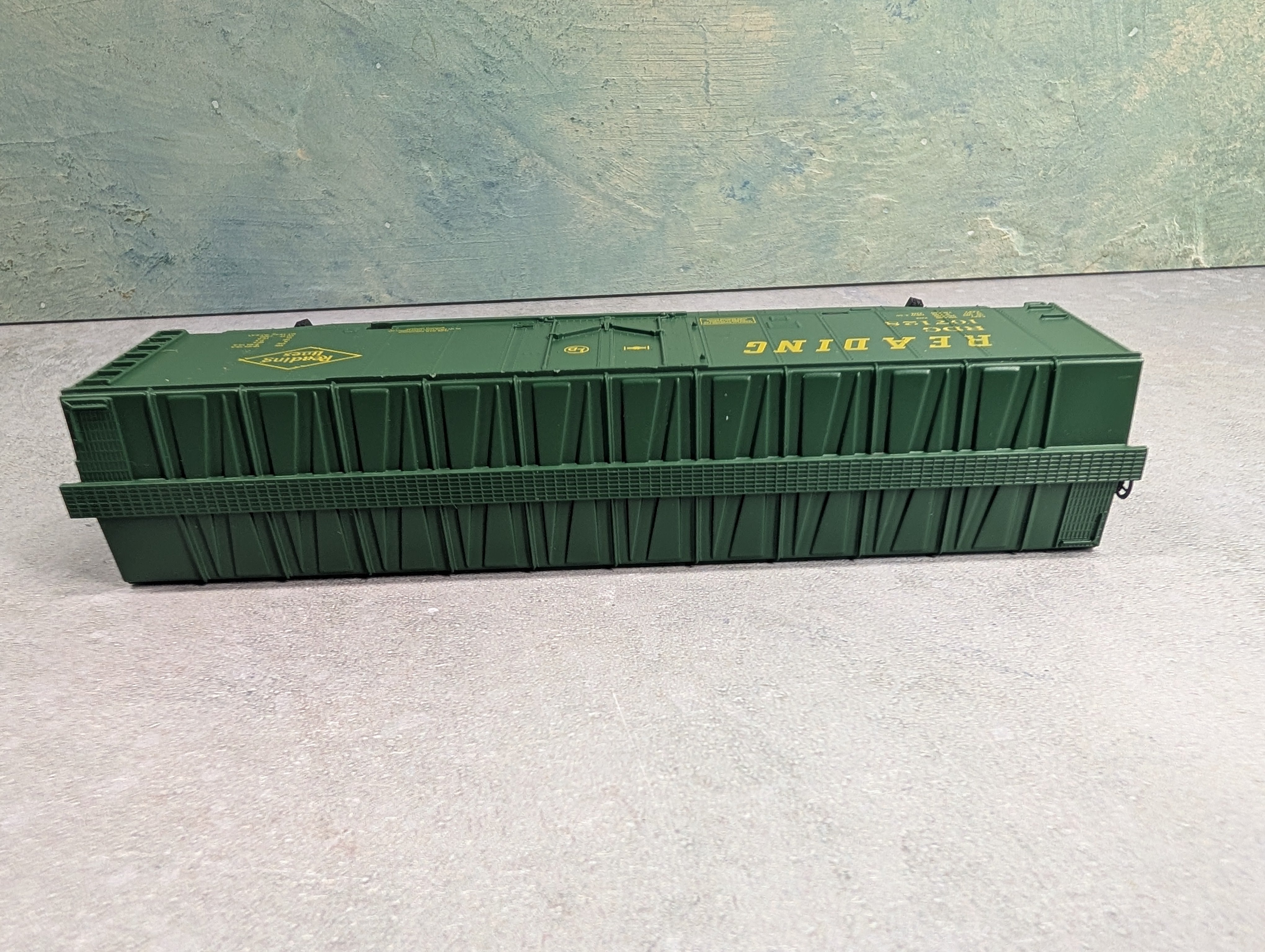 USED IHC HO Scale 50' Box Car Reading RDG #107128