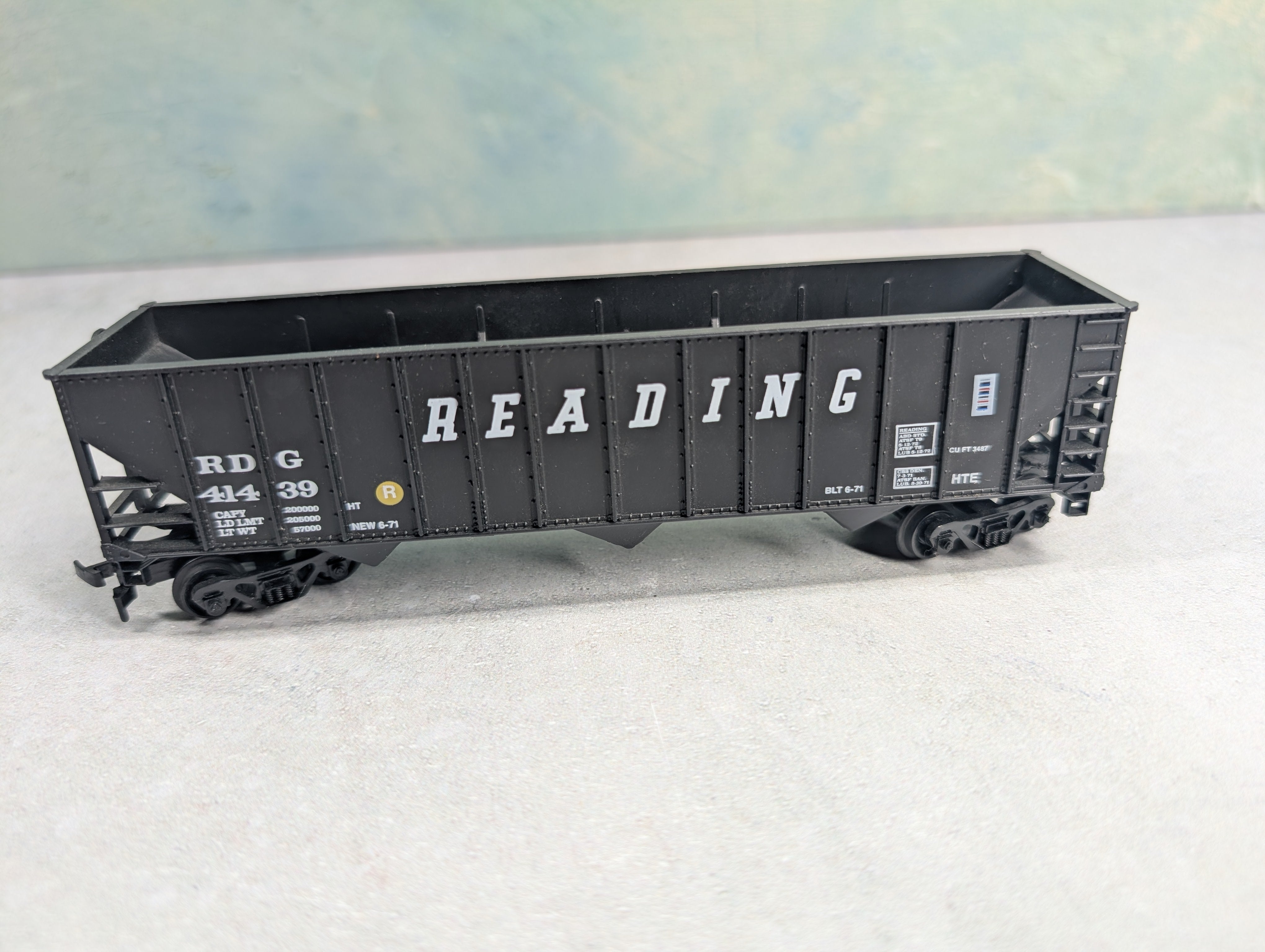 USED Bev-Bel HO Scale 100 Ton Hopper Reading RDG #41439
