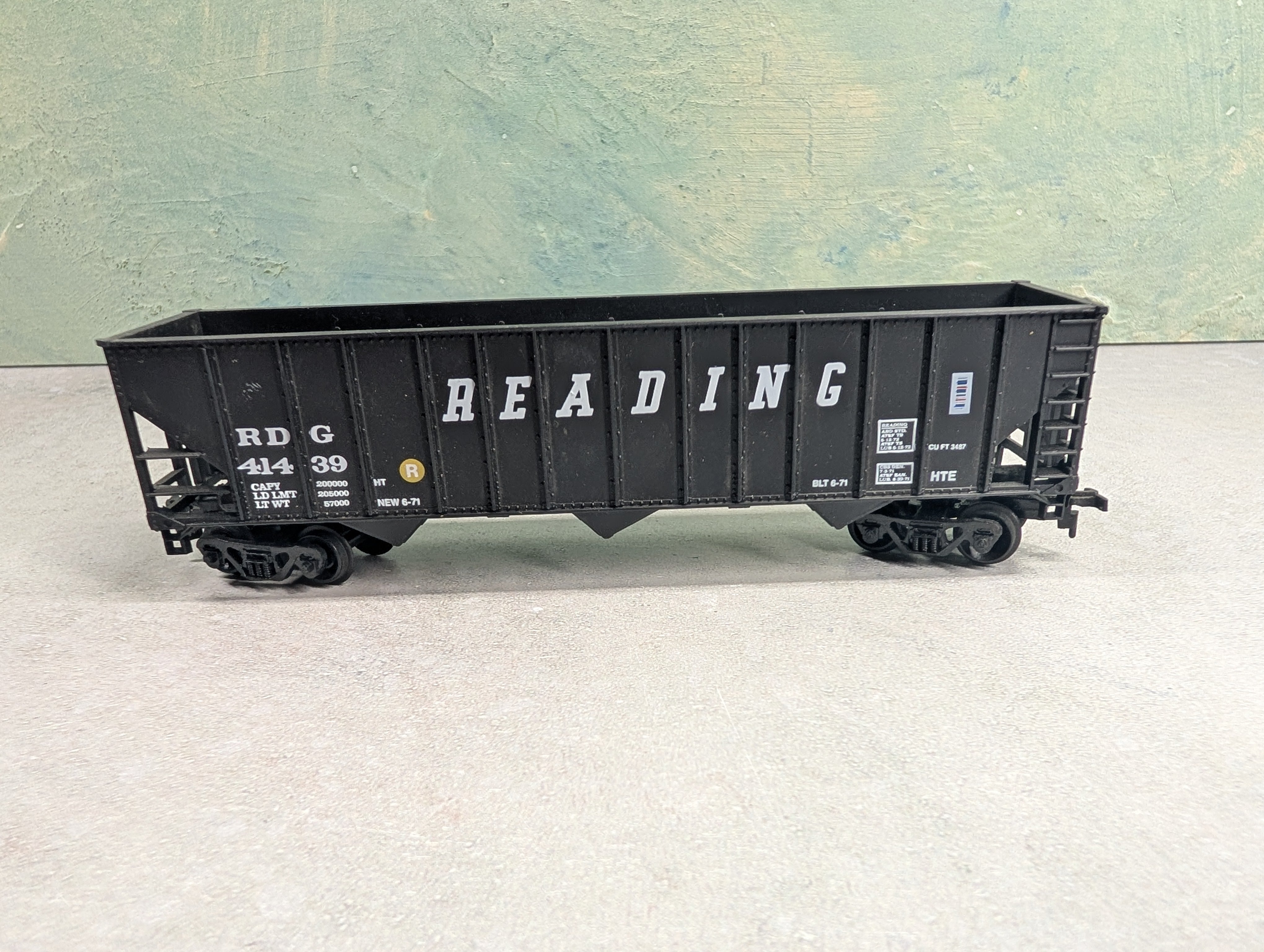 USED Bev-Bel HO Scale 100 Ton Hopper Reading RDG #41439