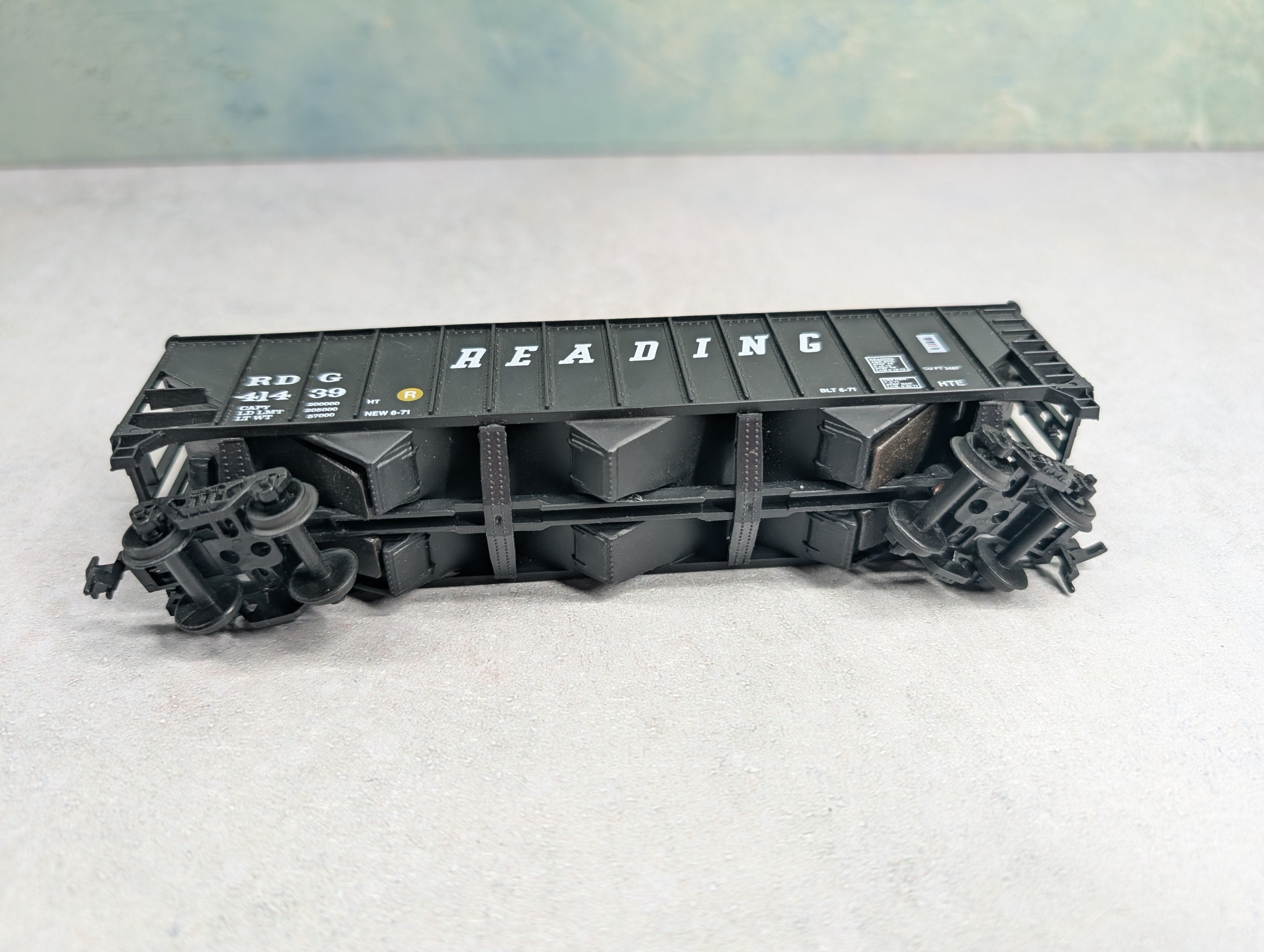 USED Bev-Bel HO Scale 100 Ton Hopper Reading RDG #41439