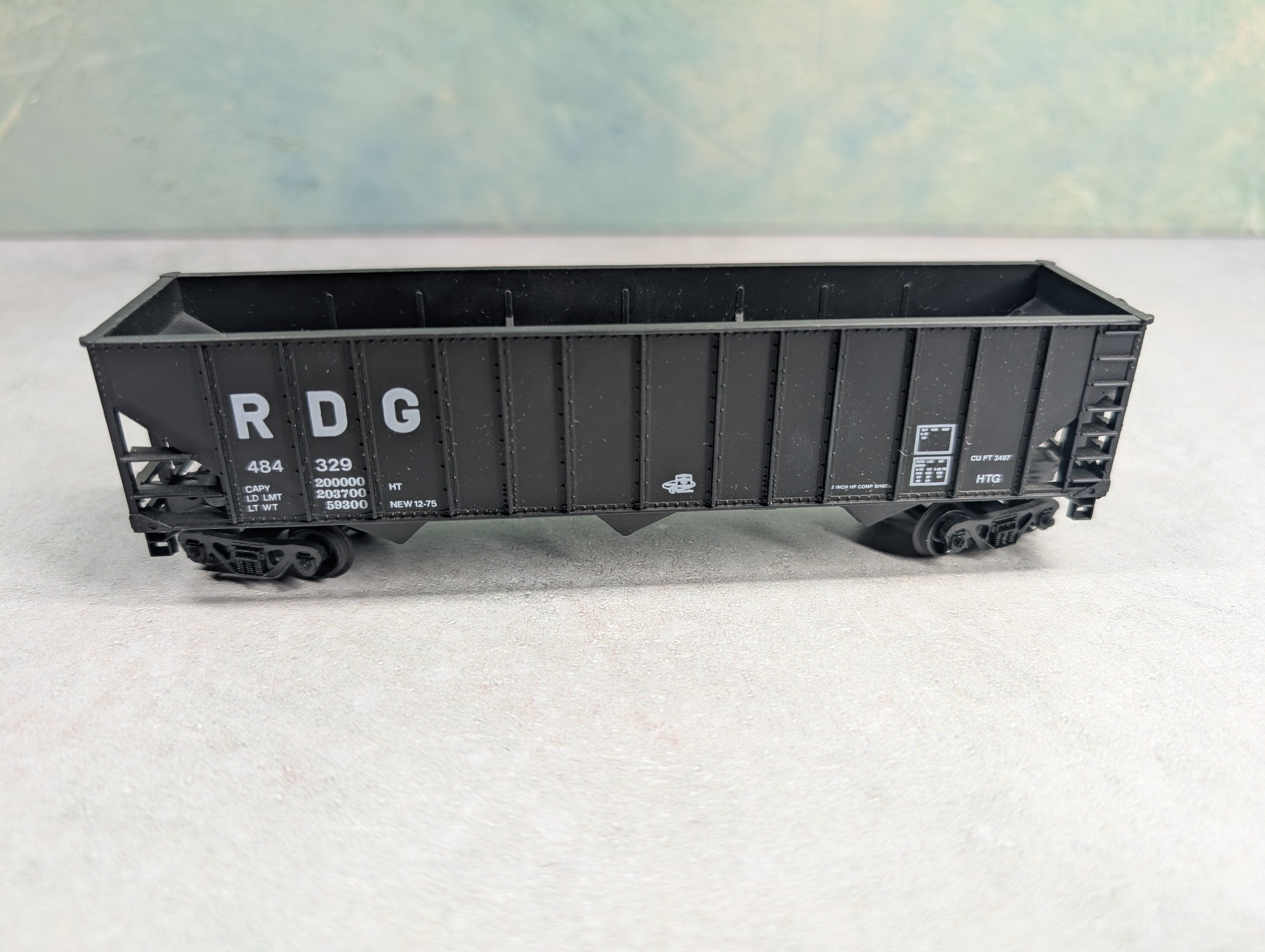 USED Bev-Bel HO Scale 100 Ton Hopper Reading RDG #484329