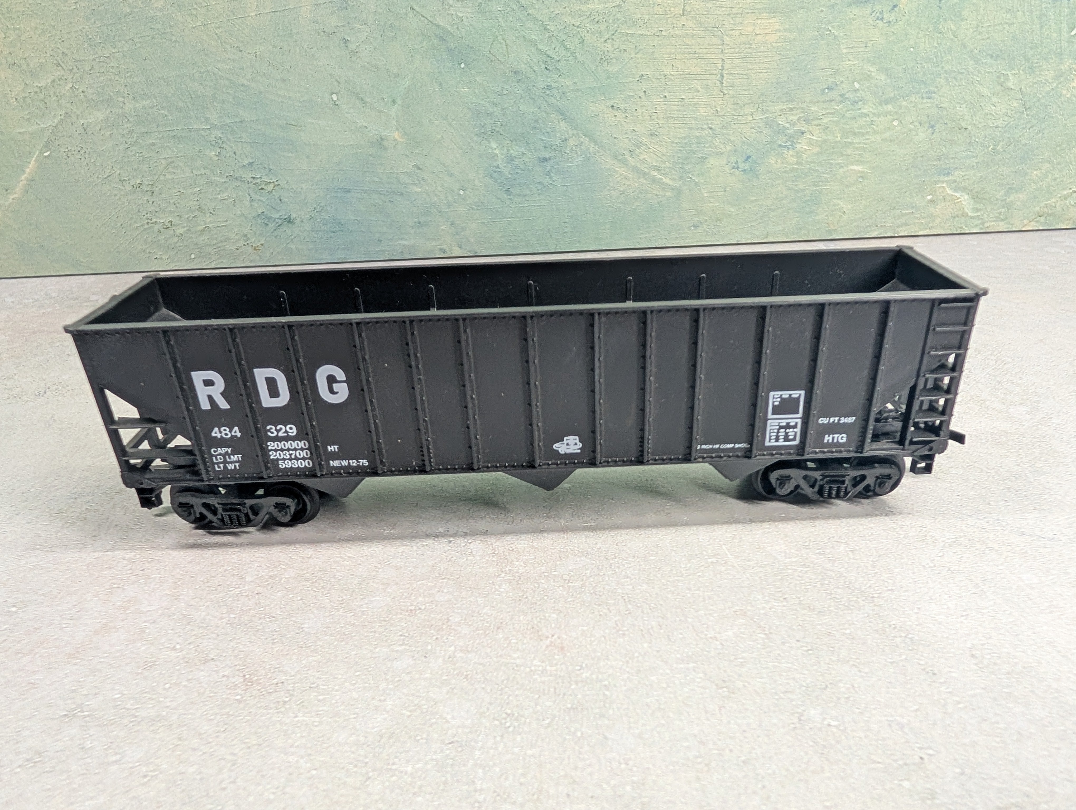 USED Bev-Bel HO Scale 100 Ton Hopper Reading RDG #484329