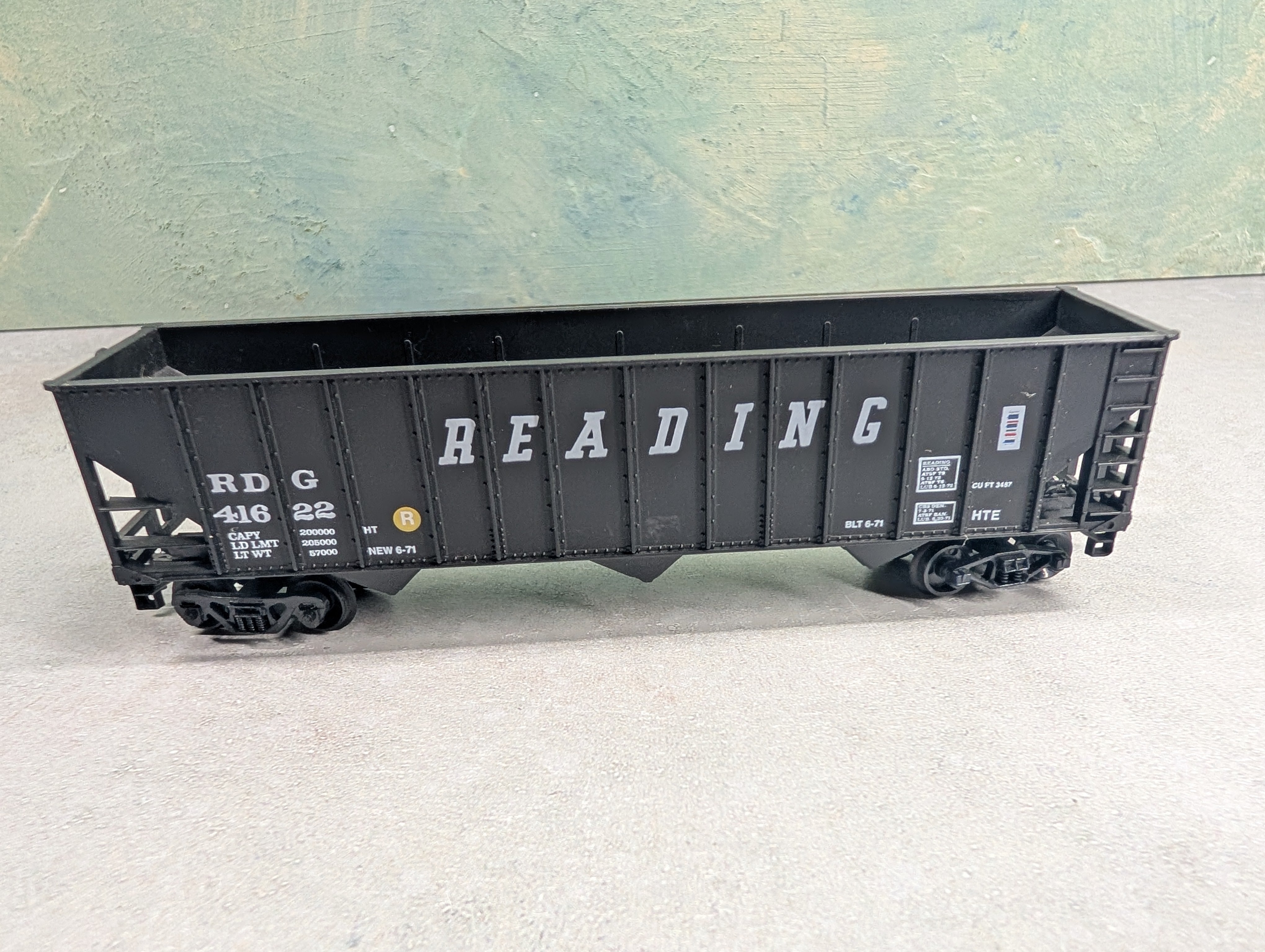 USED Bev-Bel HO Scale 100 Ton Hopper Reading RDG #41622