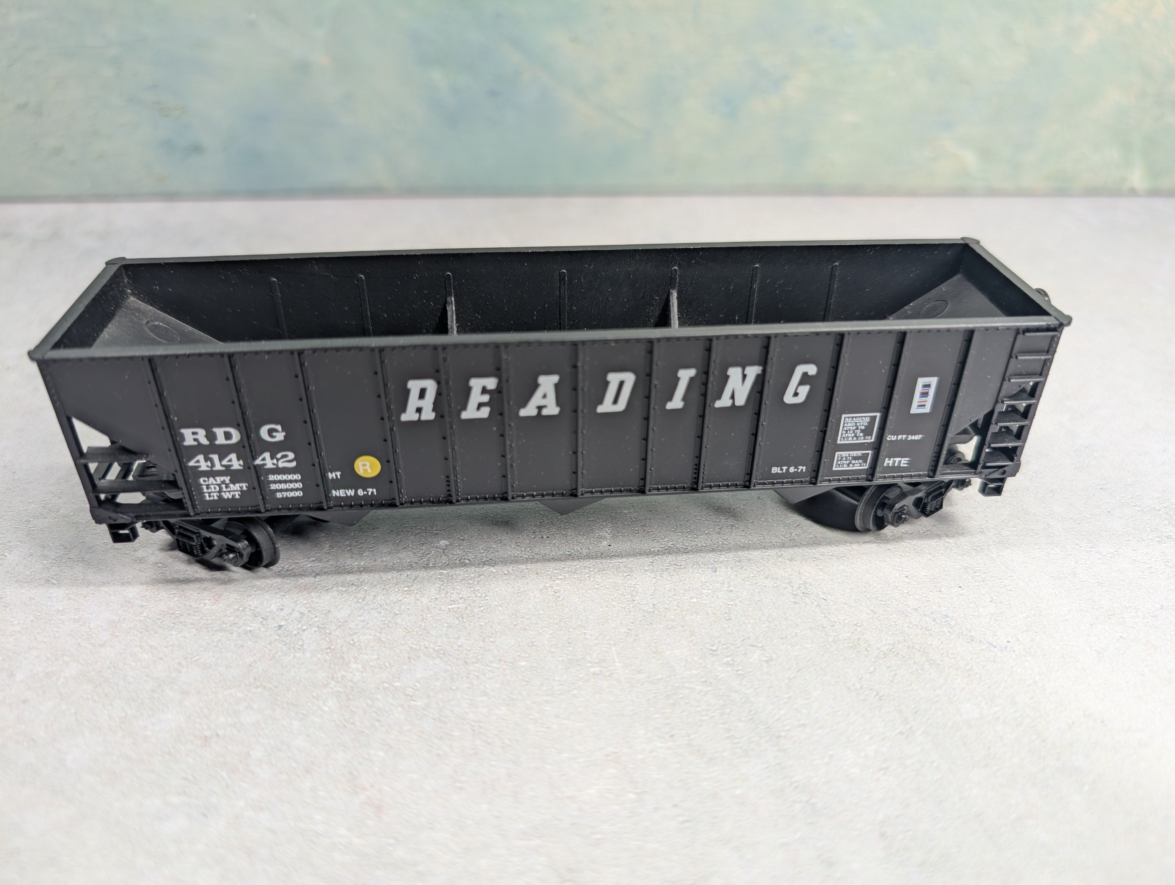 USED Bev-Bel HO Scale 100 Ton Hopper Reading RDG #41442