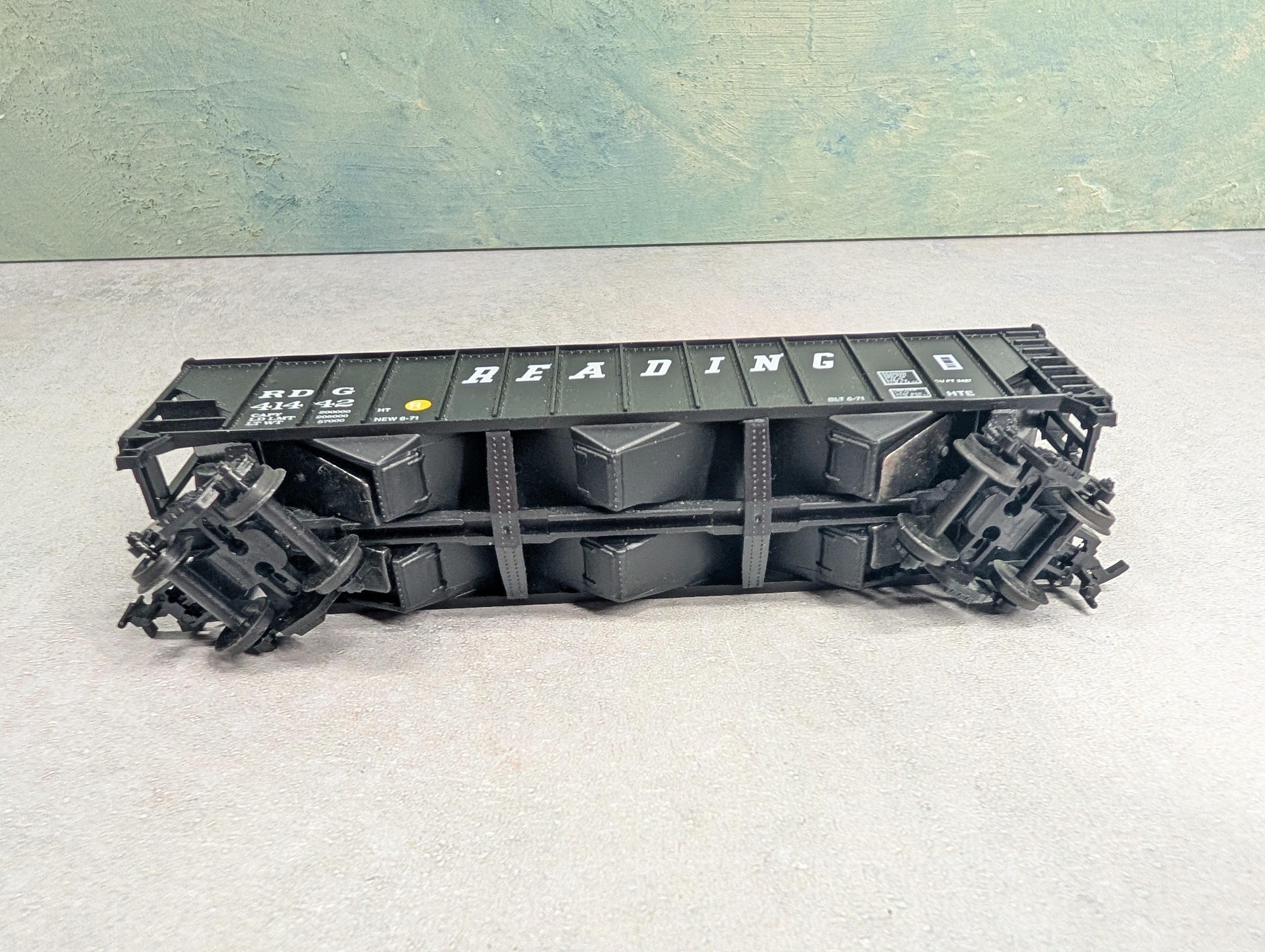 USED Bev-Bel HO Scale 100 Ton Hopper Reading RDG #41442