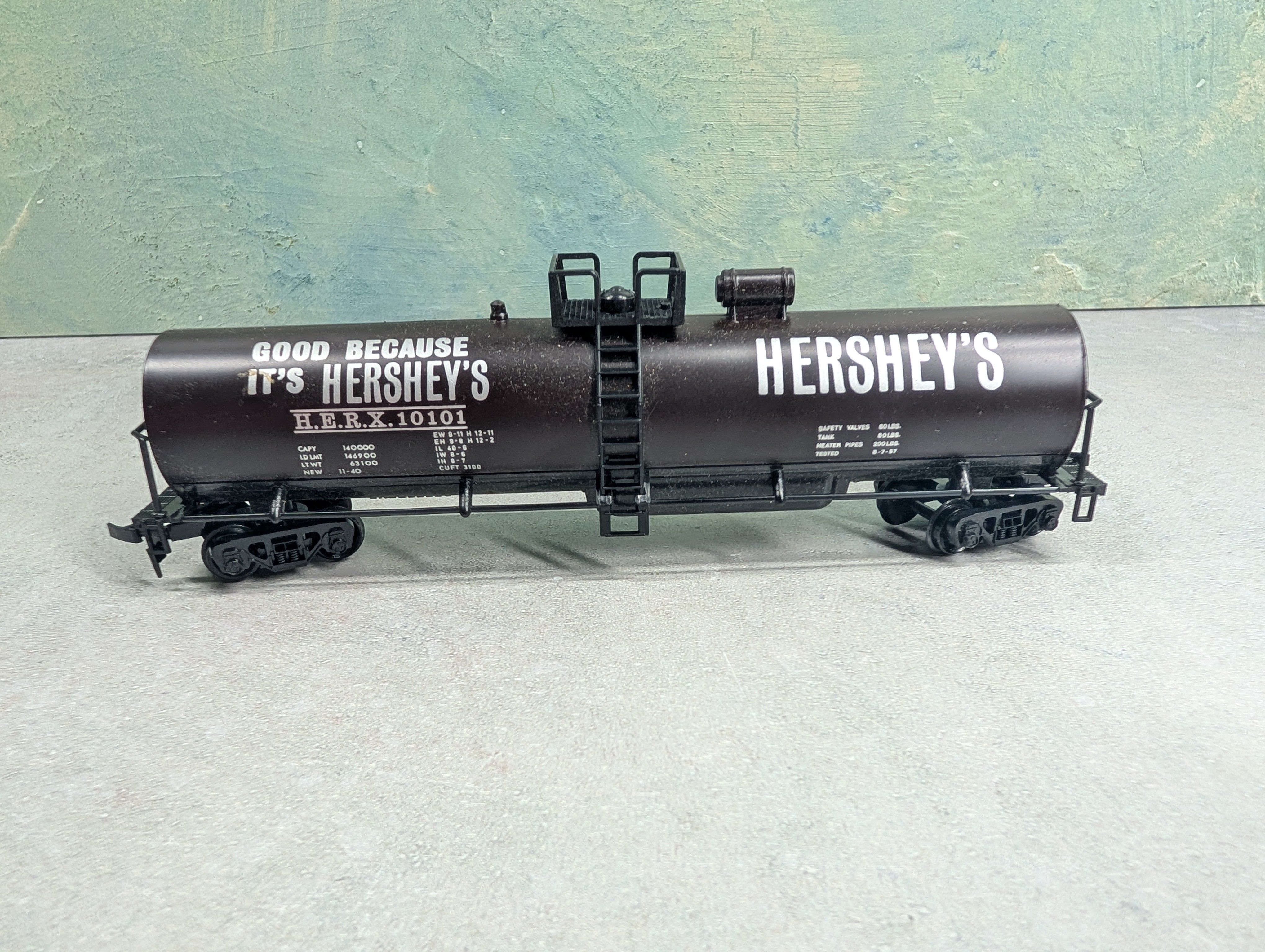 USED IHC HO Scale Tank Car Hershey Chocolate HERX #10101