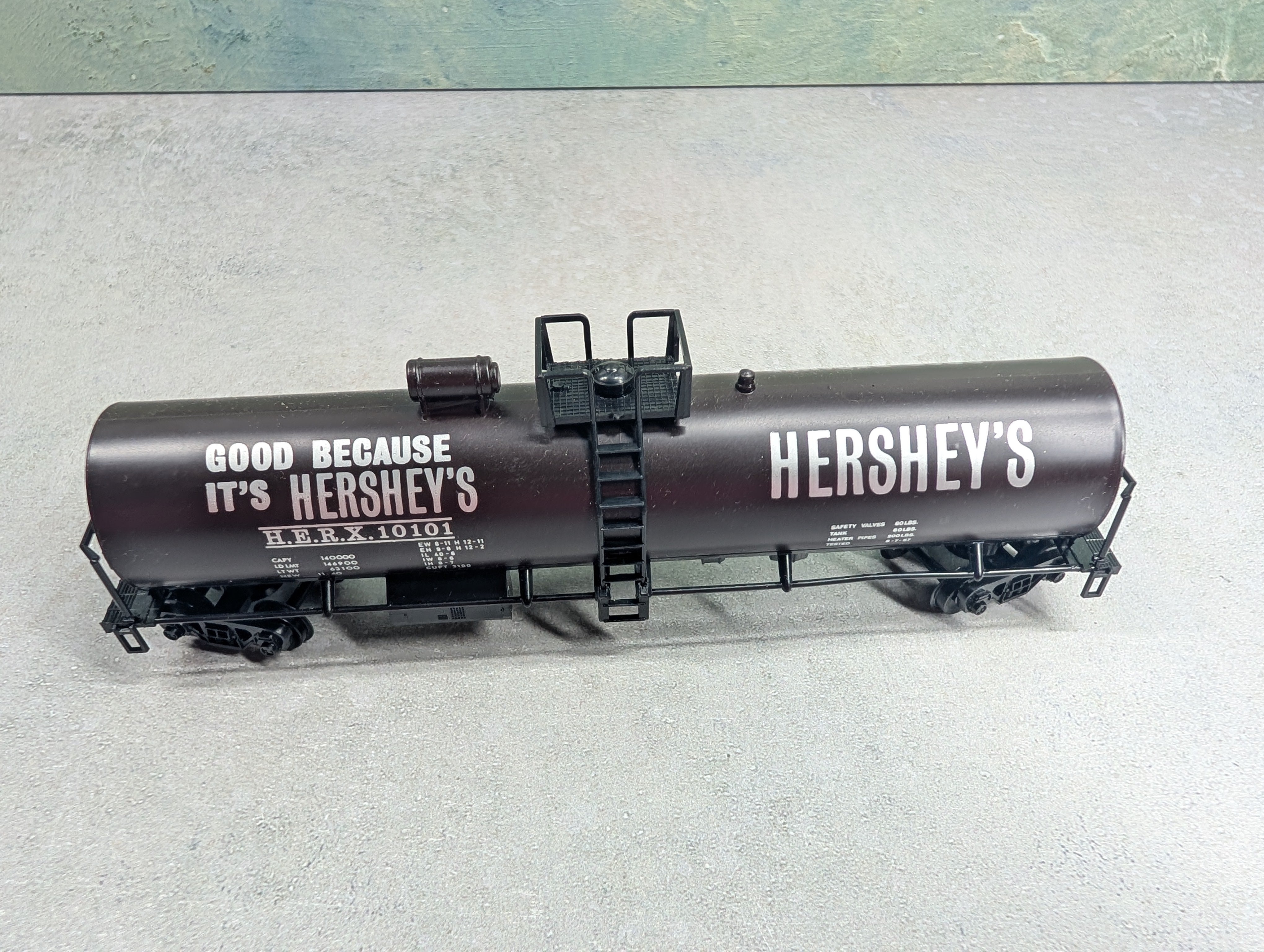 USED IHC HO Scale Tank Car Hershey Chocolate HERX #10101