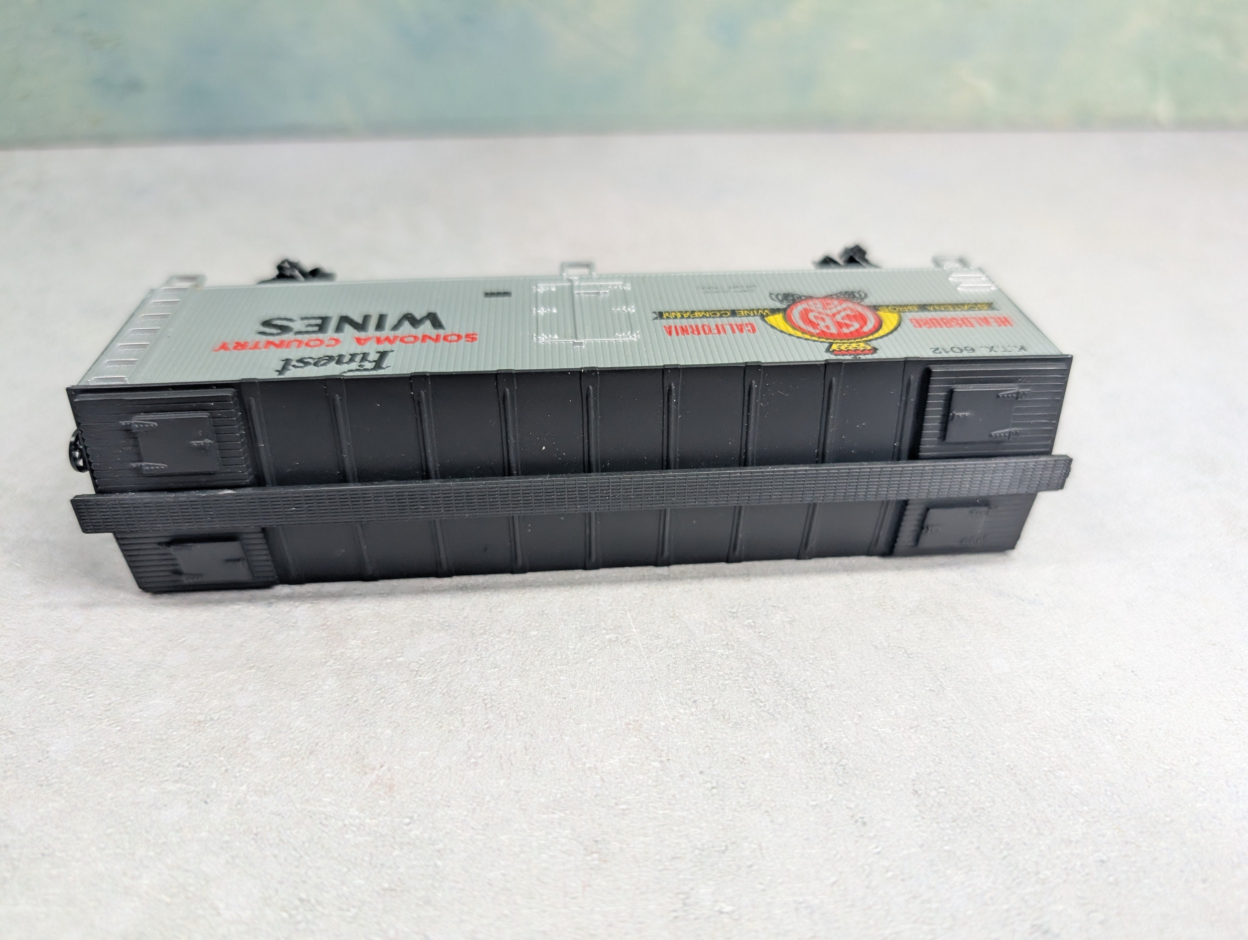 USED IHC HO Scale Wooden Billboard Box Car Sonoma Country Wines KTX #6012