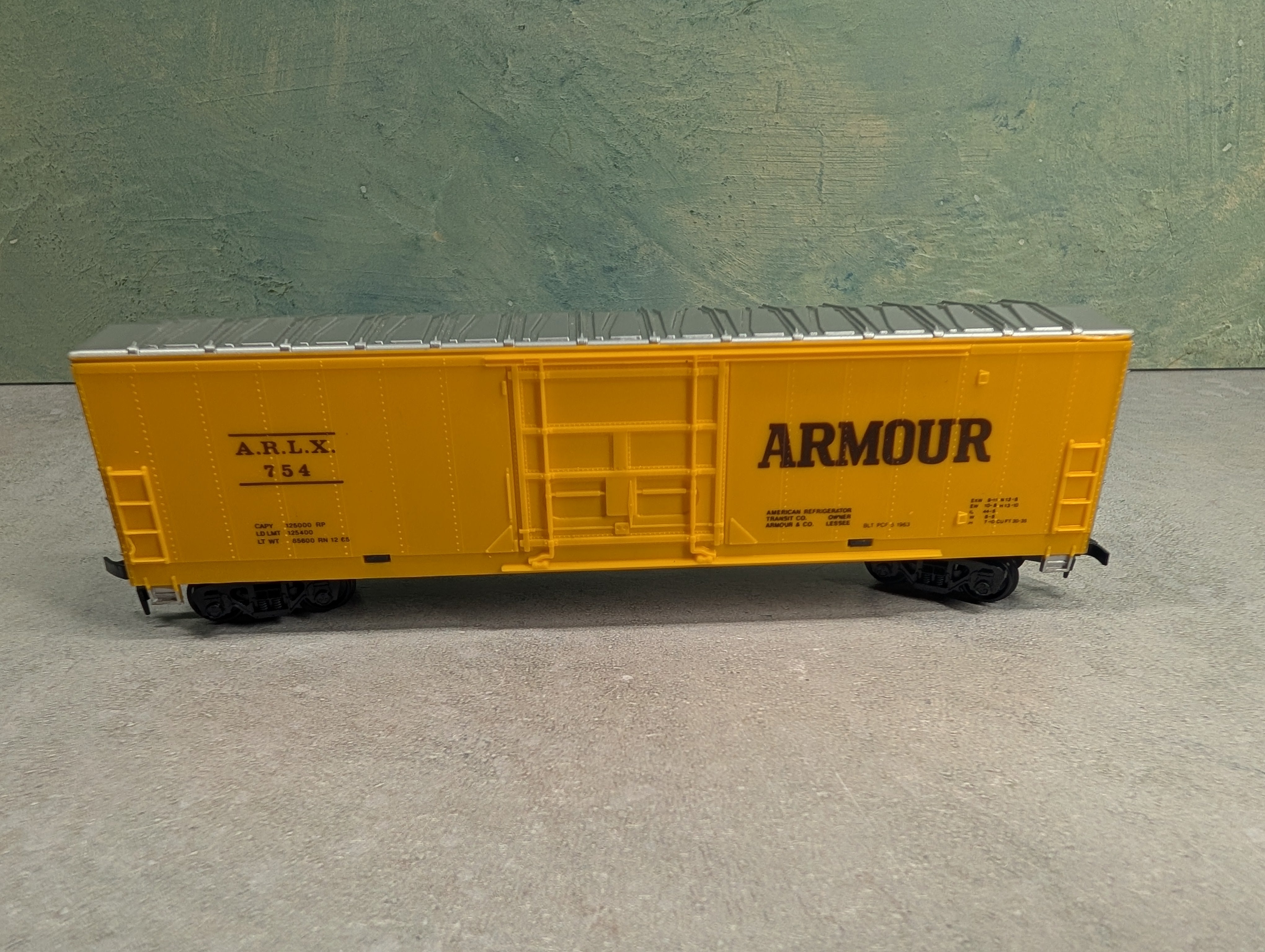 USED IHC HO Scale 50' Box Car Armour ARLX #754