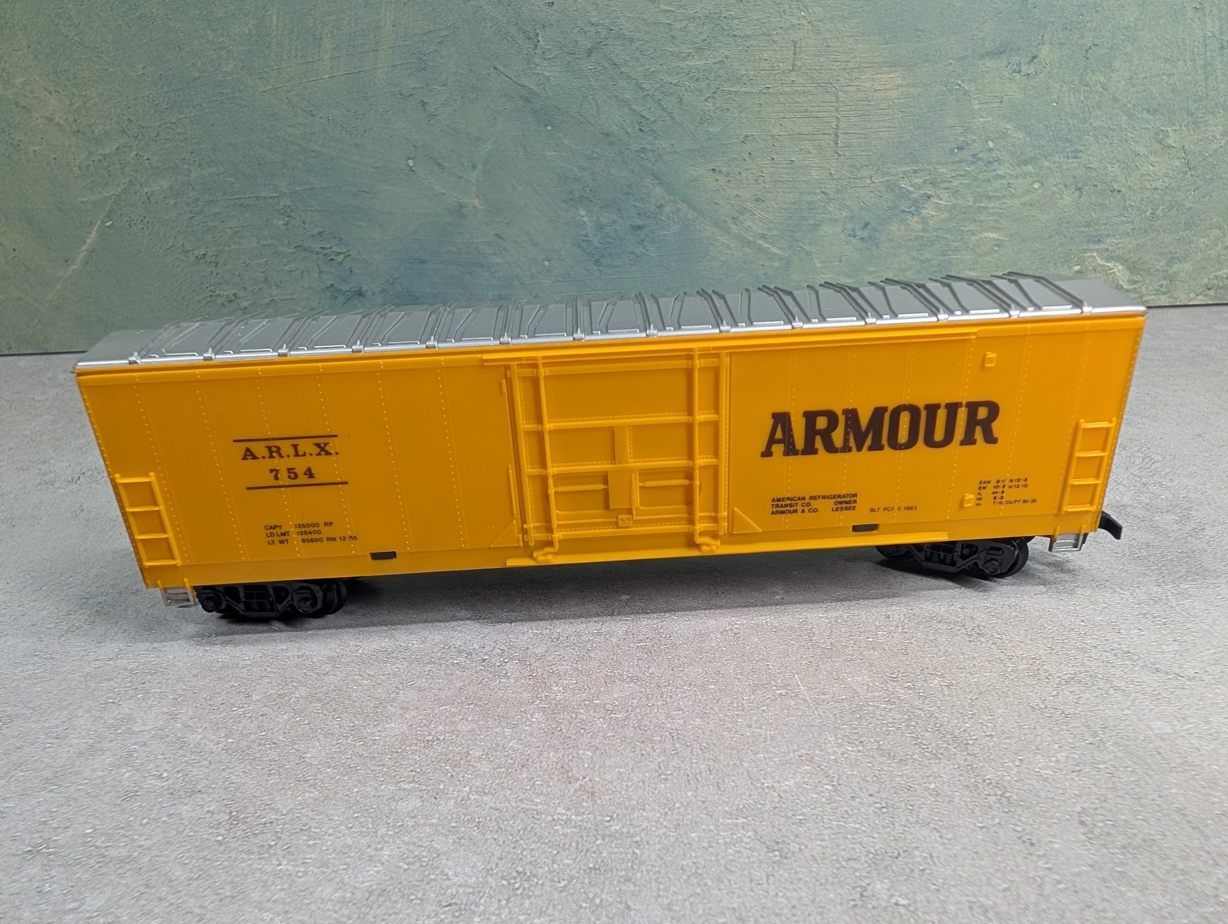USED IHC HO Scale 50' Box Car Armour ARLX #754