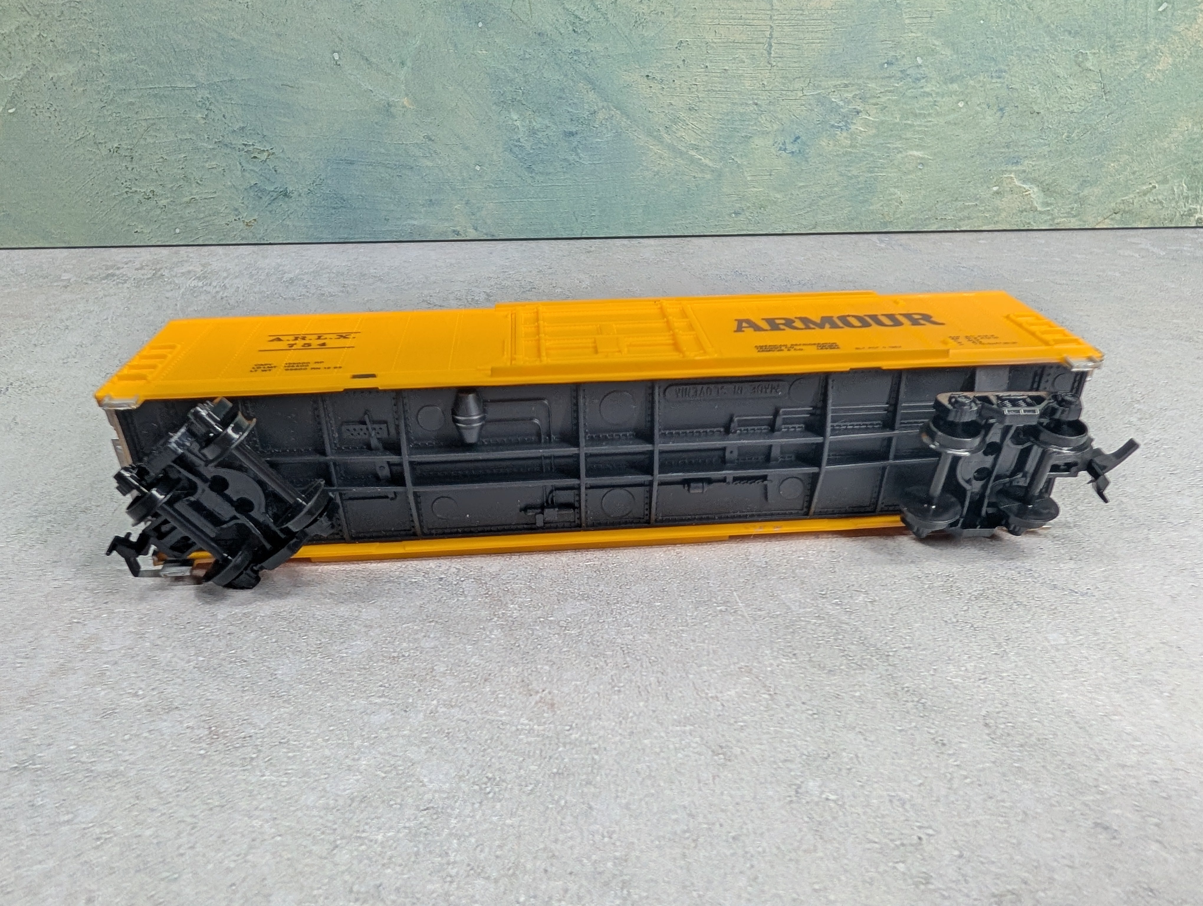 USED IHC HO Scale 50' Box Car Armour ARLX #754
