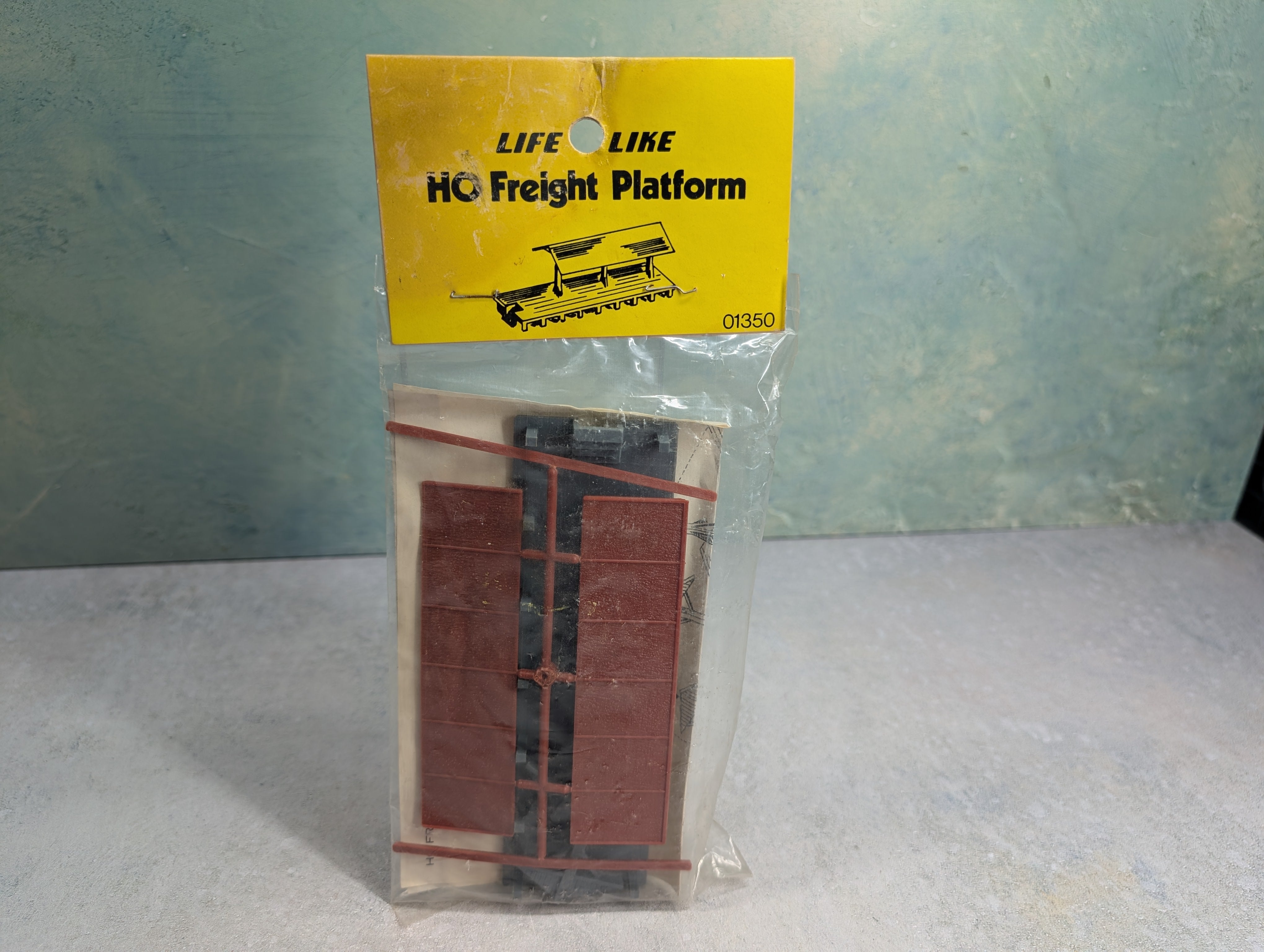 USED Life-Like 1350 HO Scale Freight Platform KIT