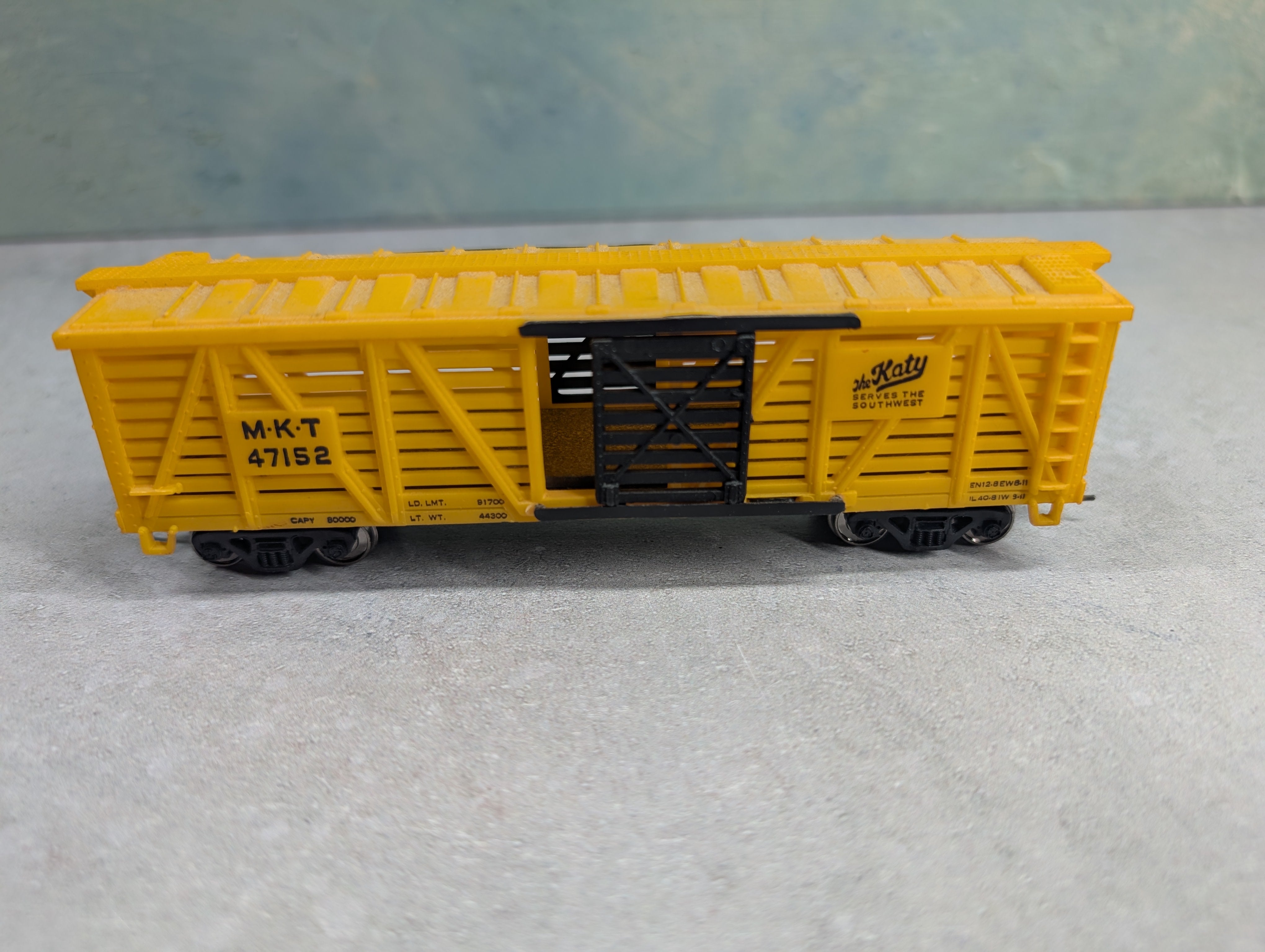 USED HO Scale Cattle Stock Car MKT #47152 Upgraded