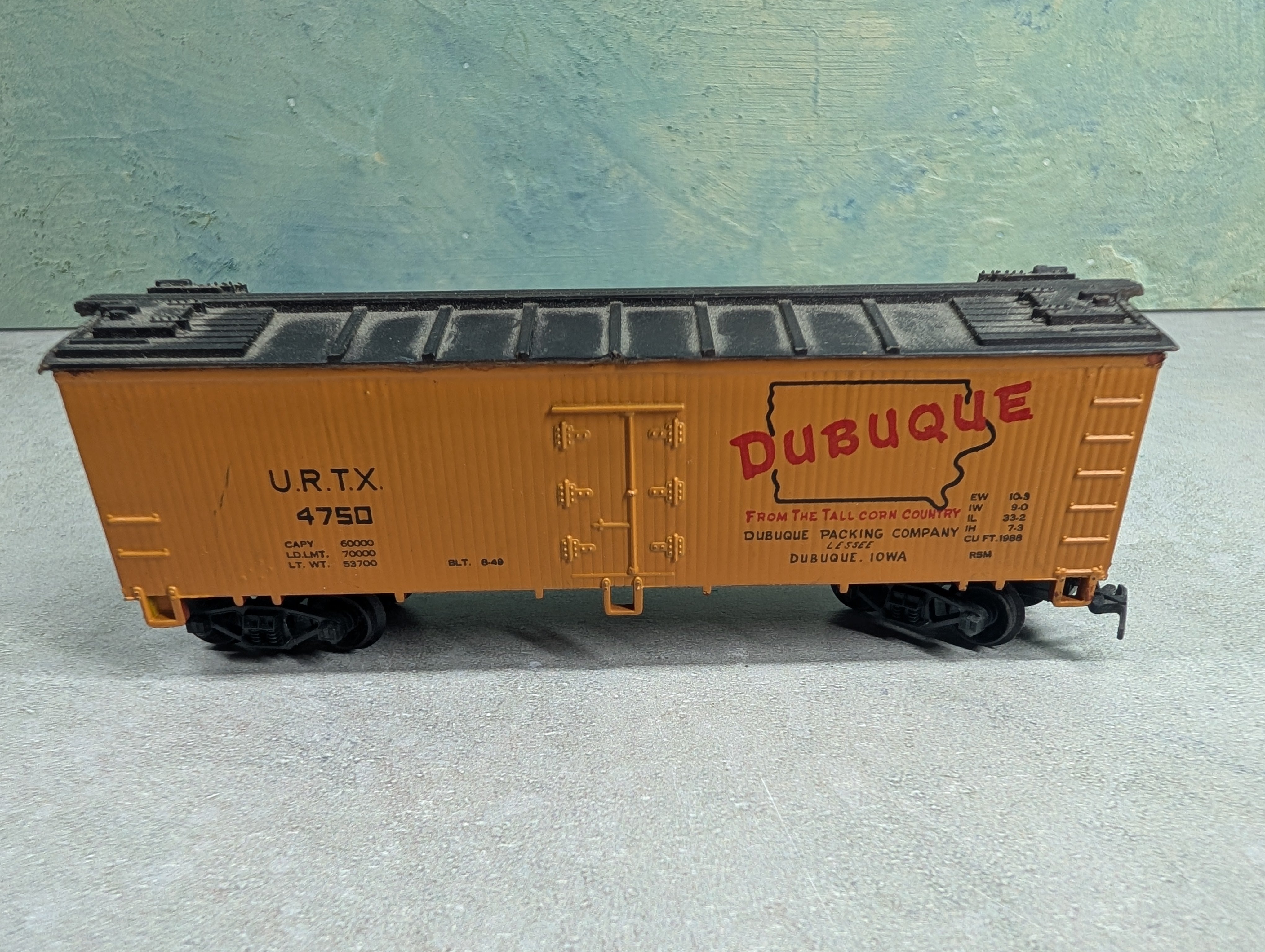 USED HO Scale 40' Wooden Box Car Dubuque URTX #4750