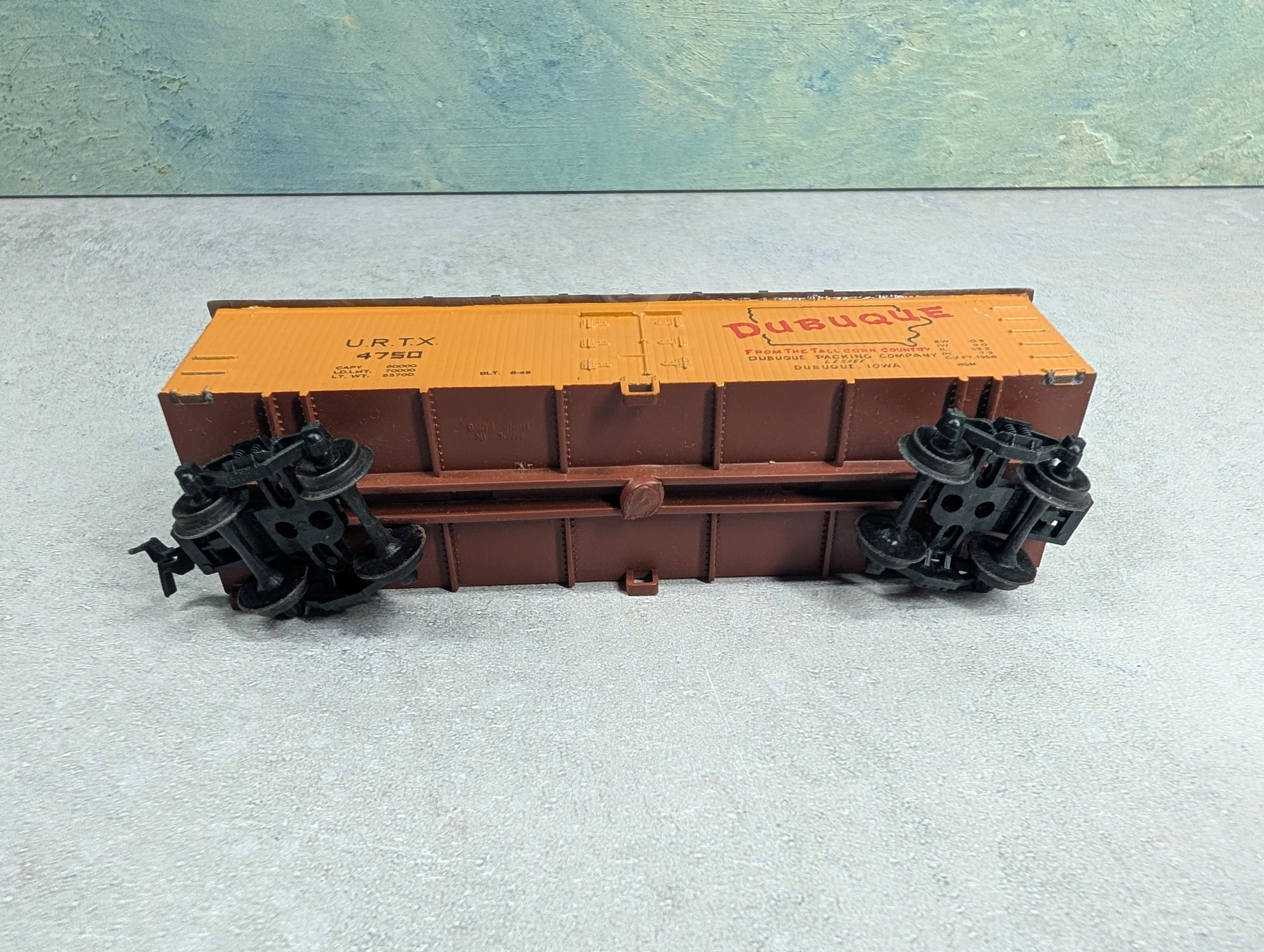 USED HO Scale 40' Wooden Box Car Dubuque URTX #4750