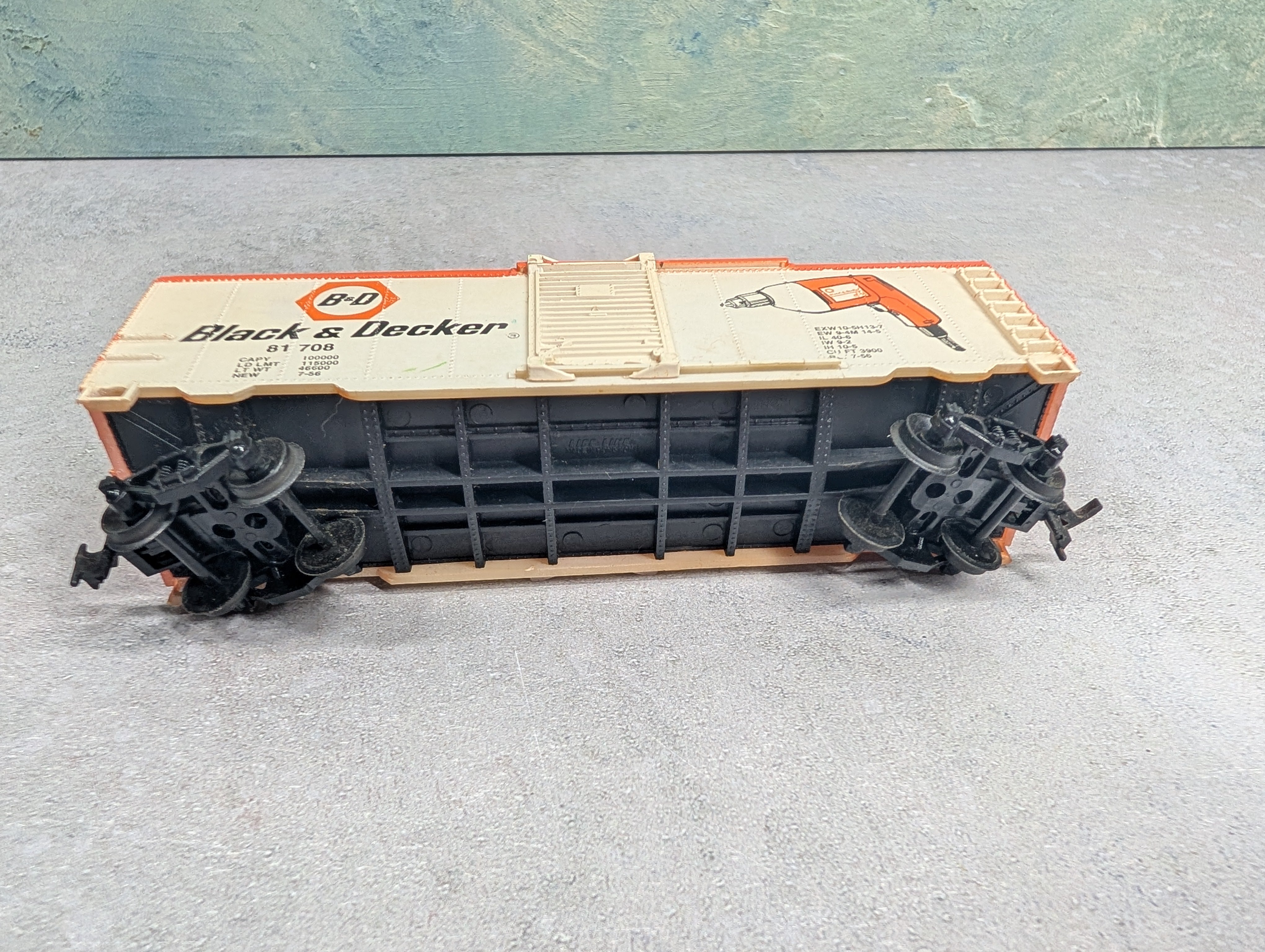 USED Life-Like HO Scale 40' Billboard Box Car Black & Decker #81708