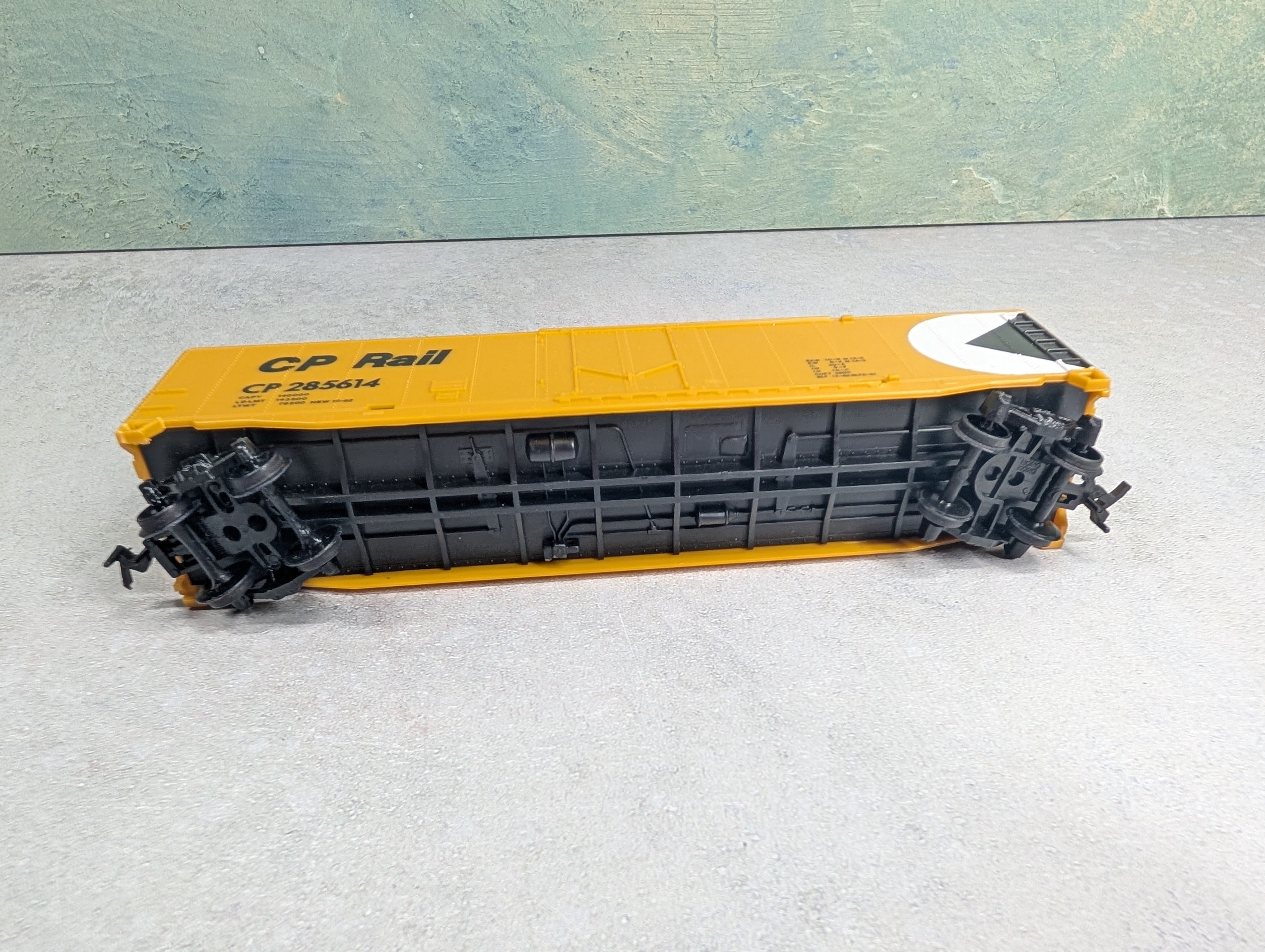 USED HO Scale 50' Box Car CP Rail #285614
