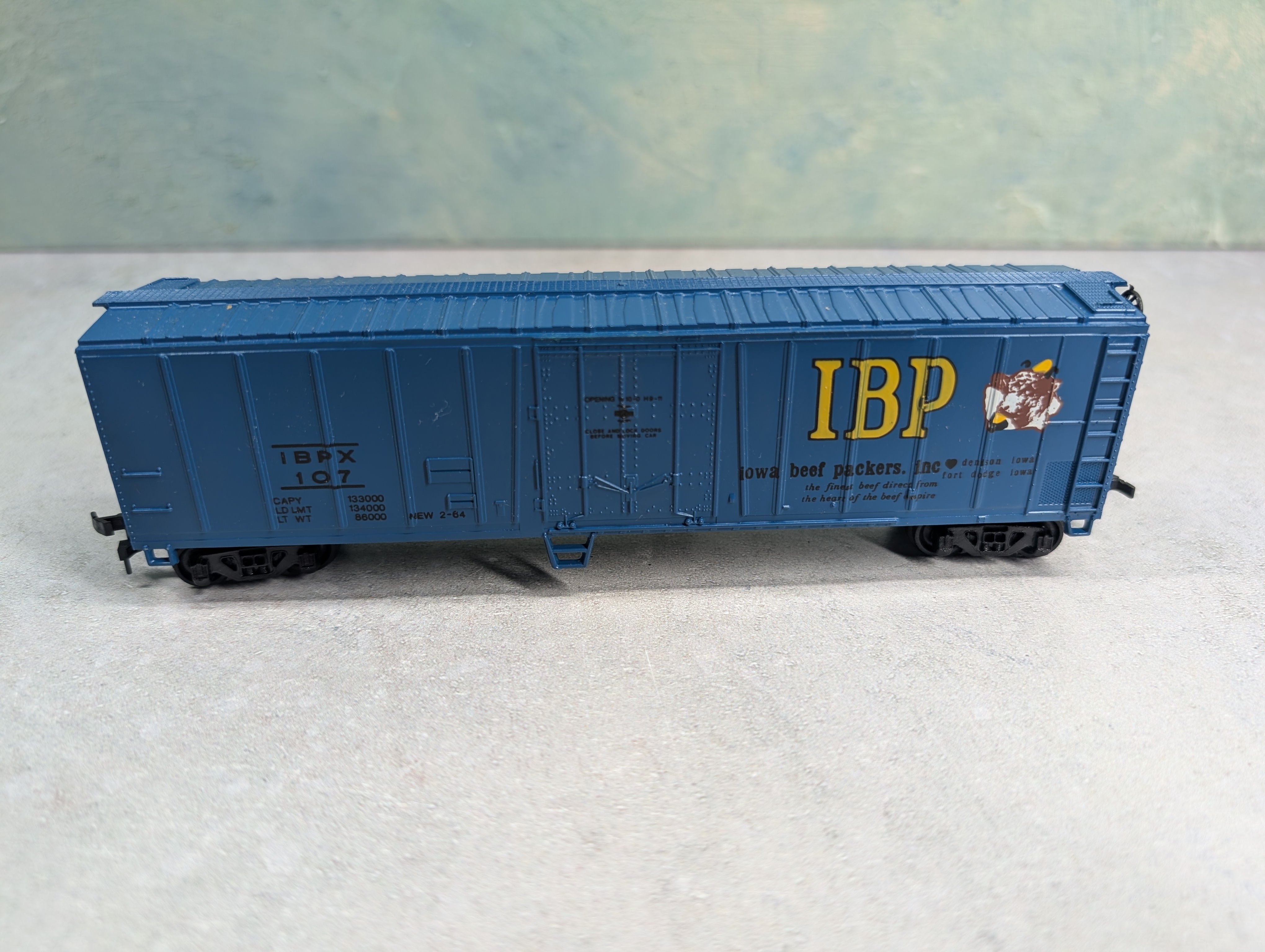 USED Bachmann HO Scale 50' Box Car Iowa Beef Packers IBPX #107