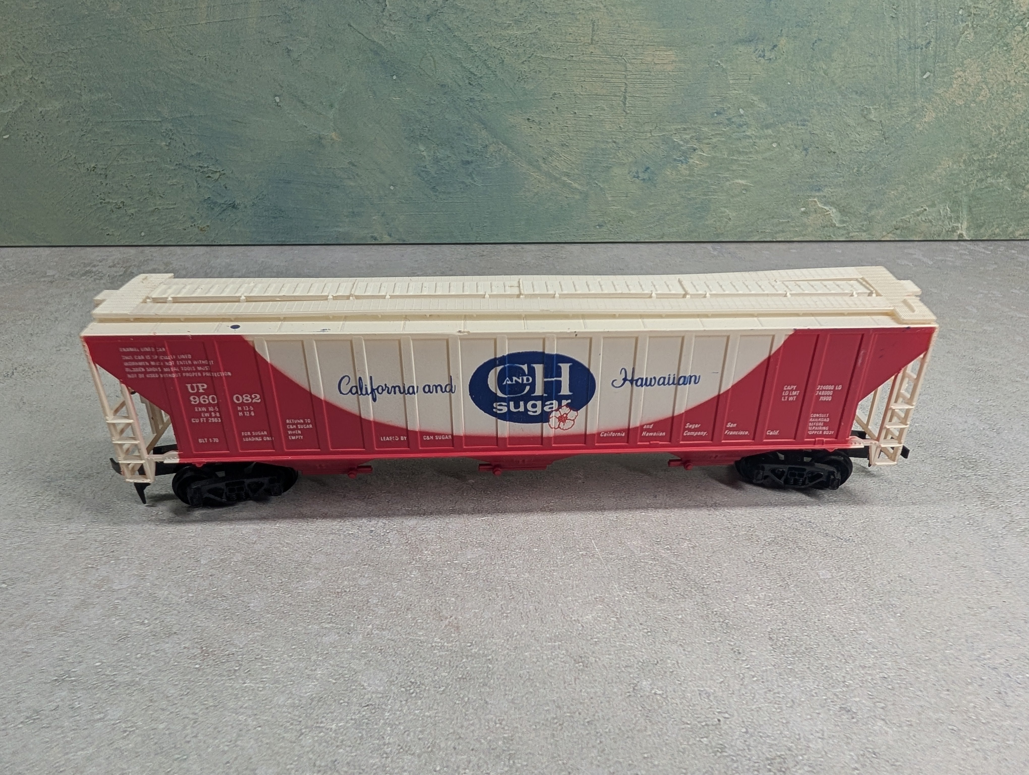 USED Tyco HO Scale Covered Hopper C & H Sugar UP #960082