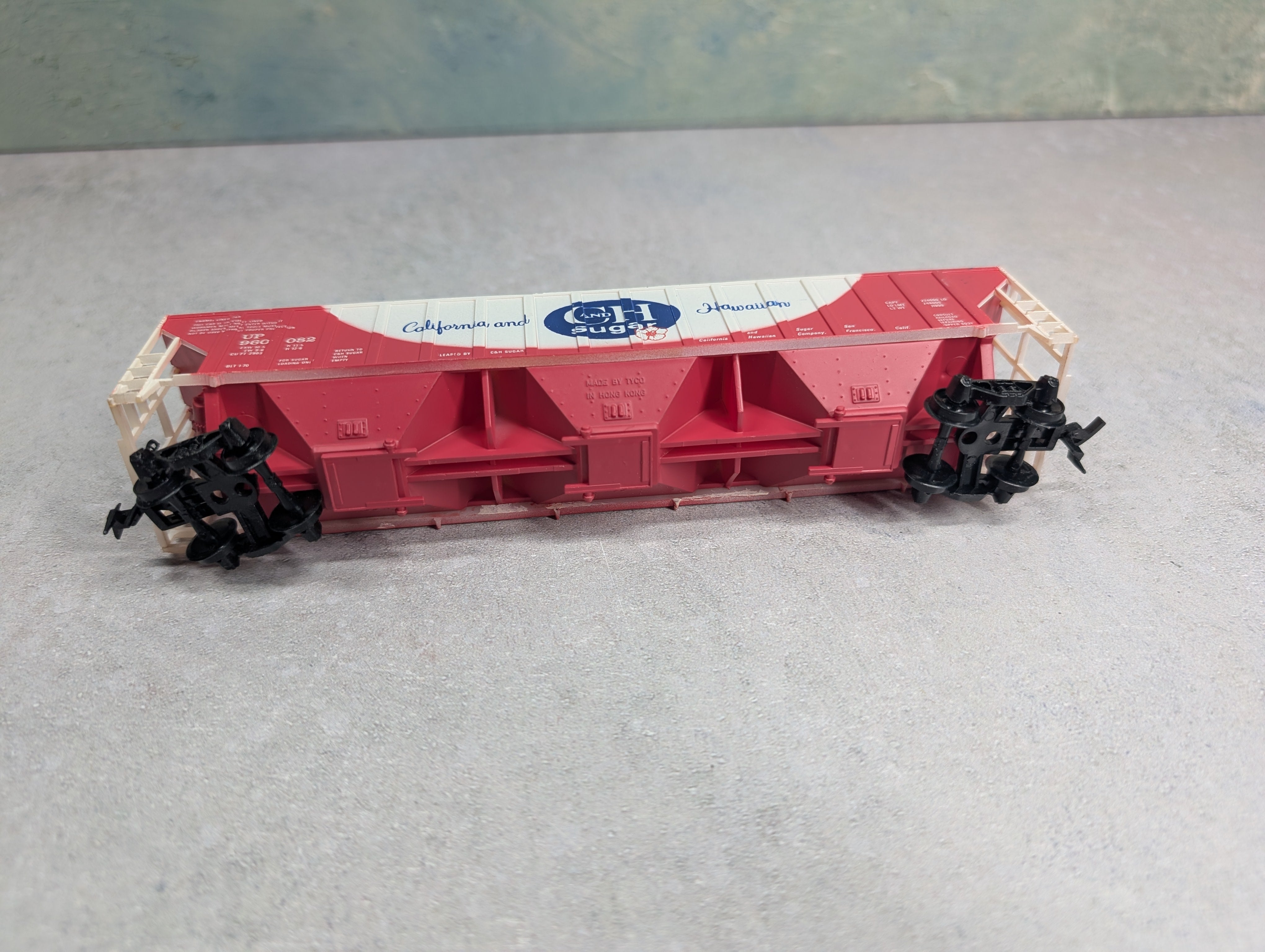 USED Tyco HO Scale Covered Hopper C & H Sugar UP #960082