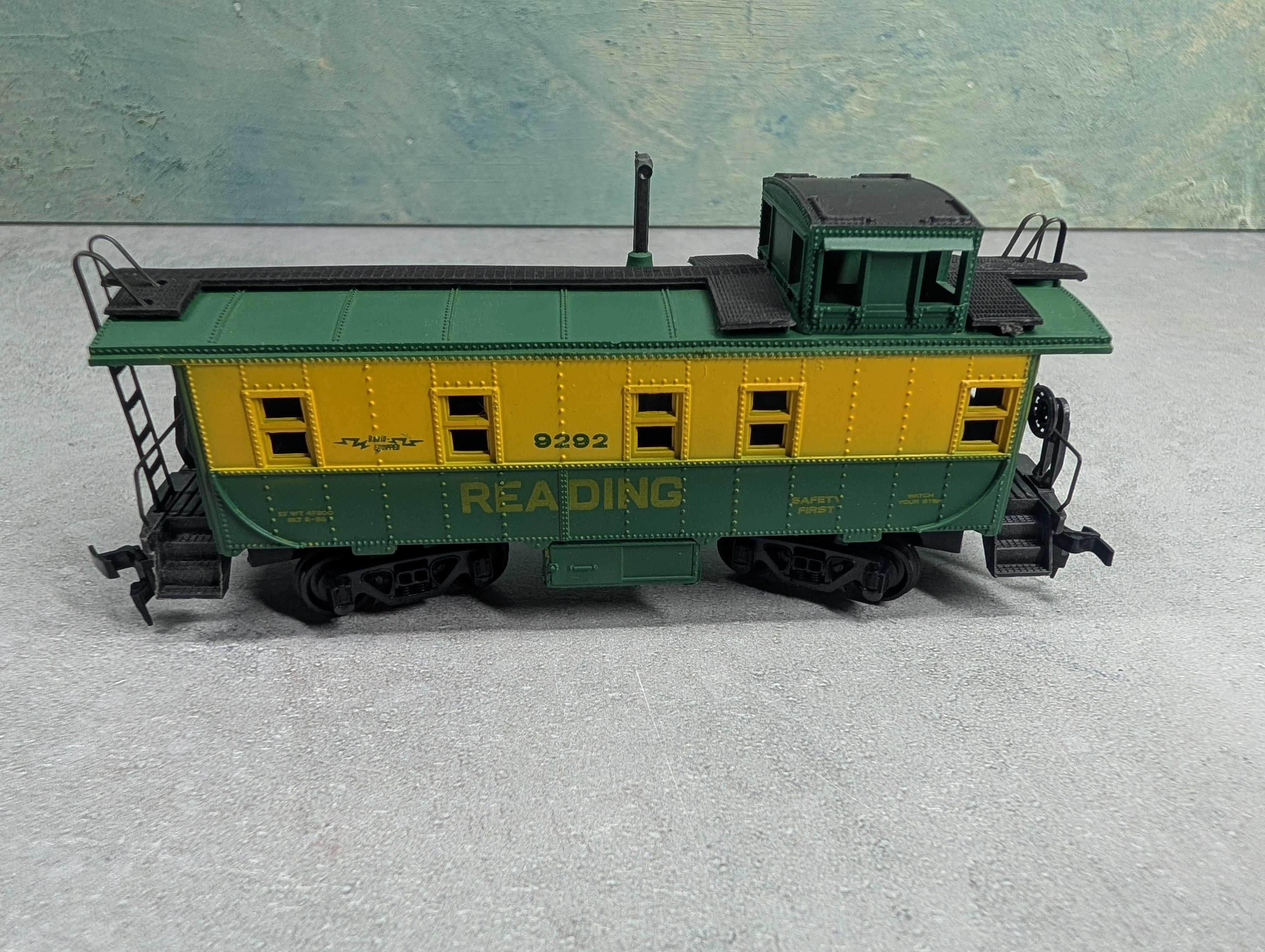 USED Bachmann HO Scale Caboose Reading #9292