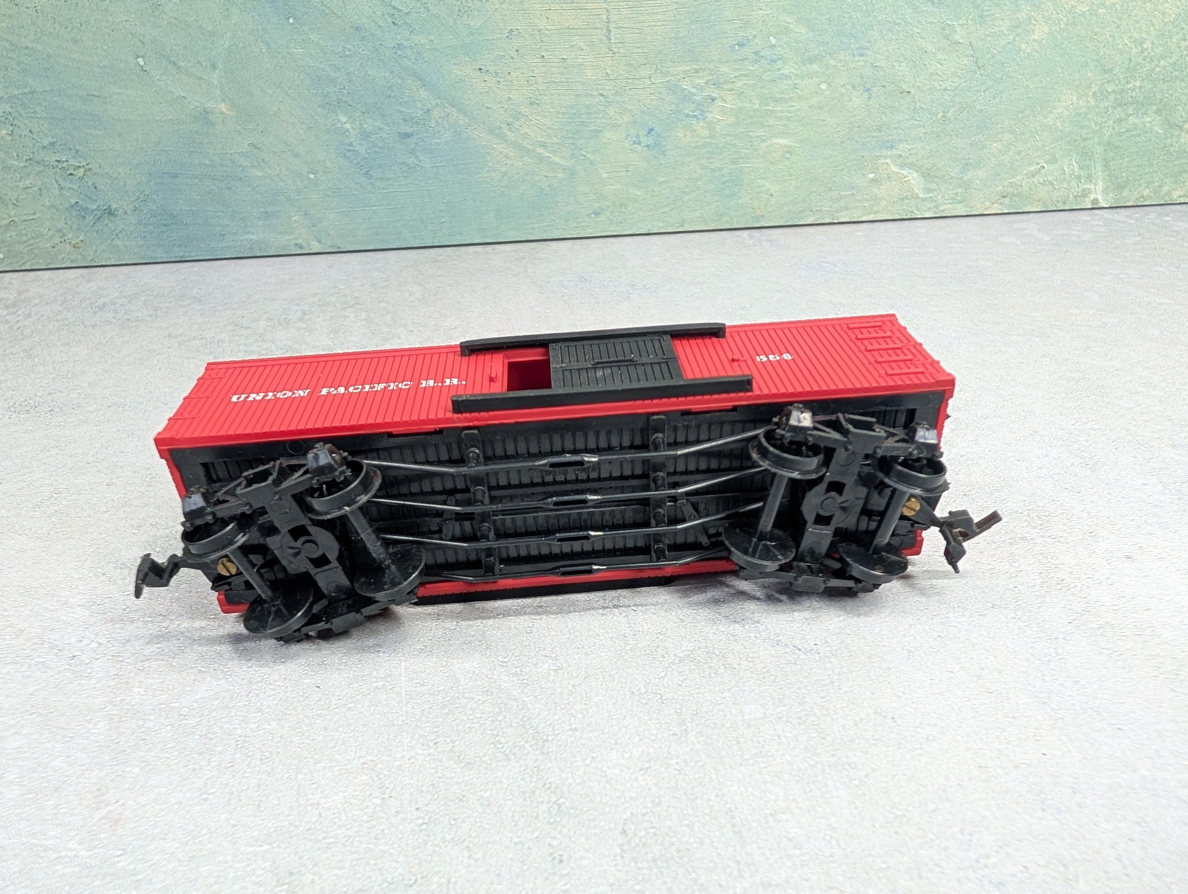 USED Bachmann 1410 HO Scale Old Time Box Car Union Pacific #556