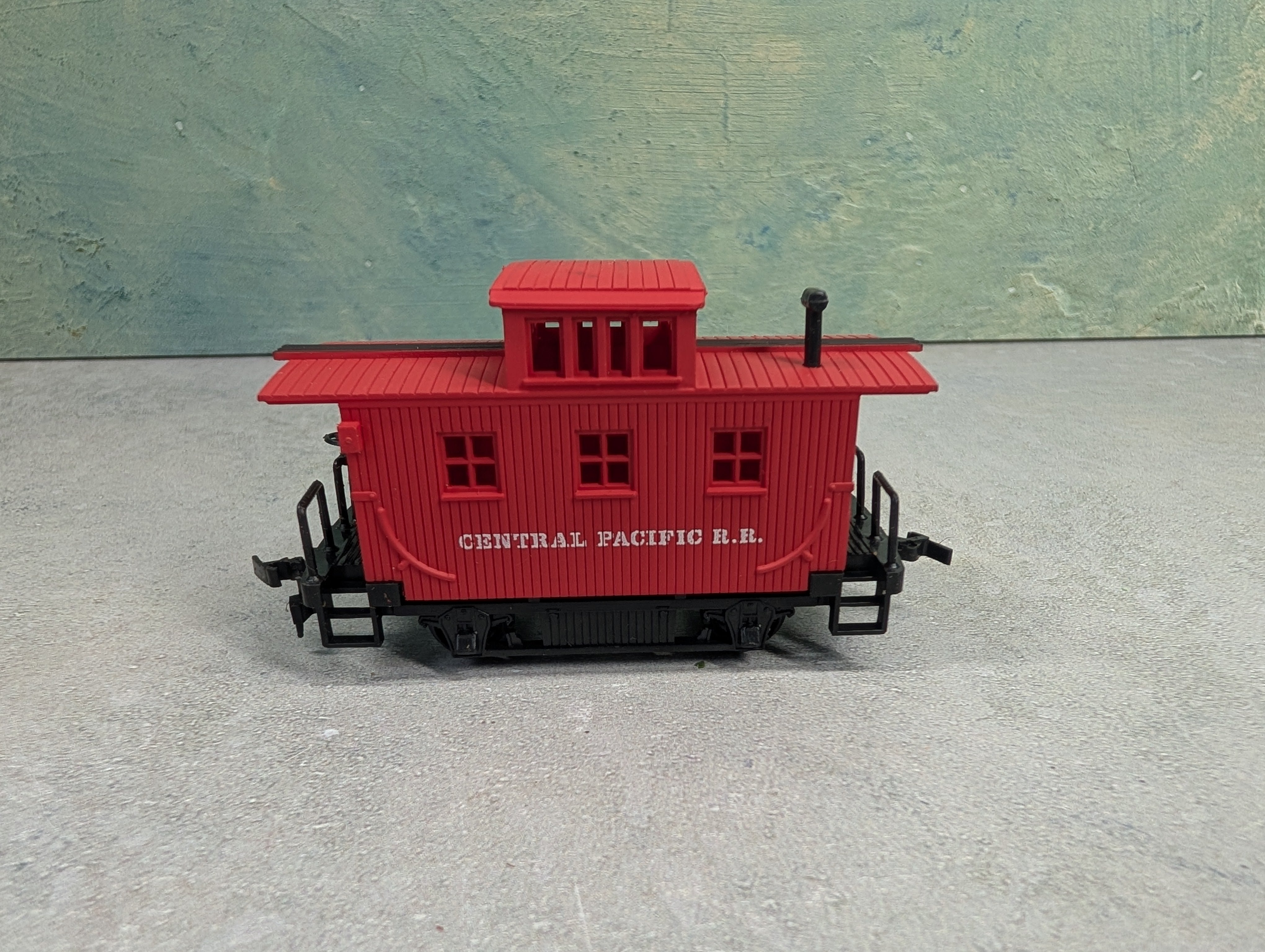 USED Bachmann 1419 HO Scale Old Time 4-Wheel Caboose Central Pacific Bobber