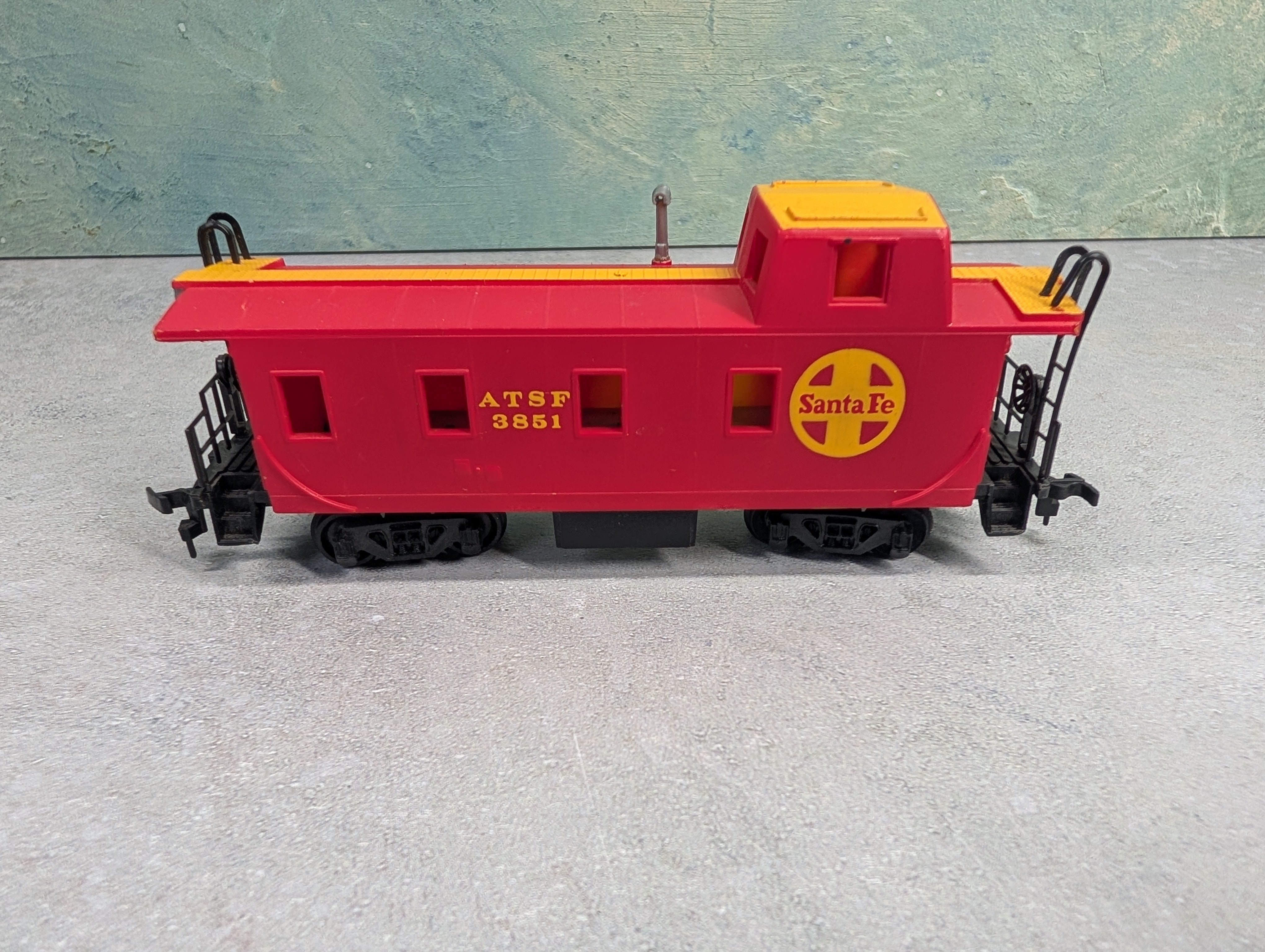USED Bachmann HO Scale Caboose Santa Fe ATSF #3851