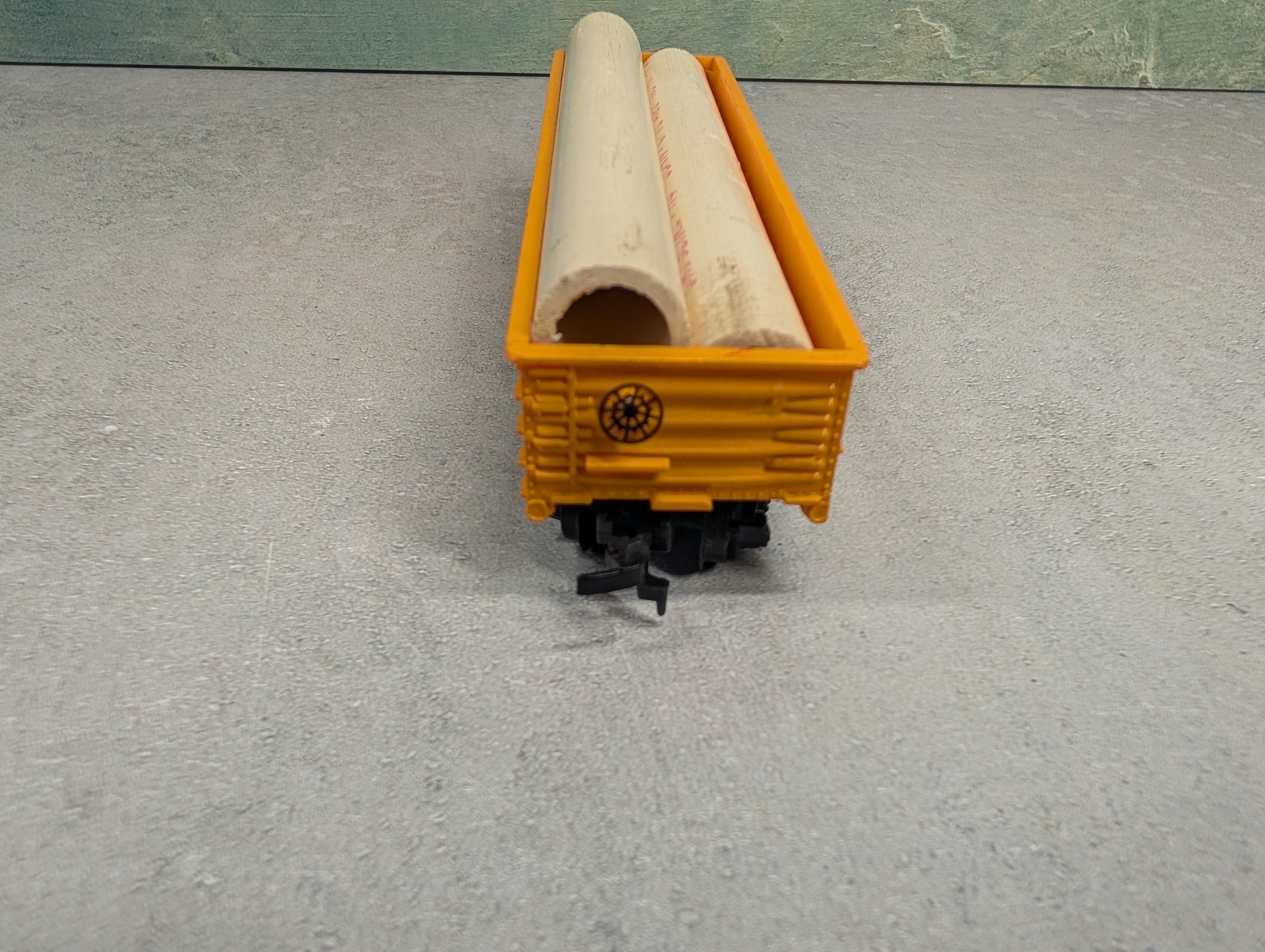 USED Tyco HO Scale 40' Gondola Union Pacific UP #2923 w/ Custom Pipe Load