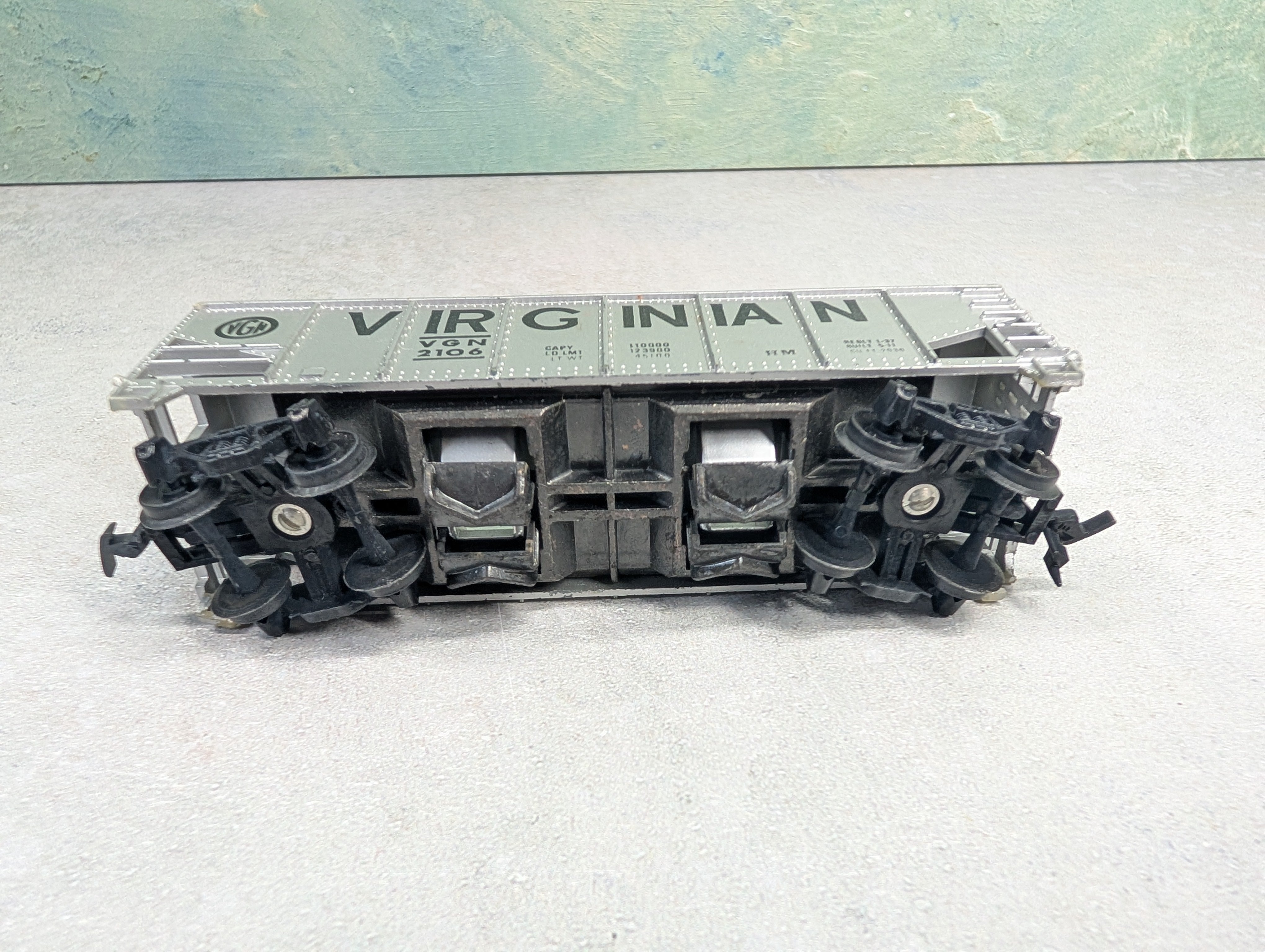 USED Tyco HO Scale 2 Bay Operating Hopper Virginian VGN #2106