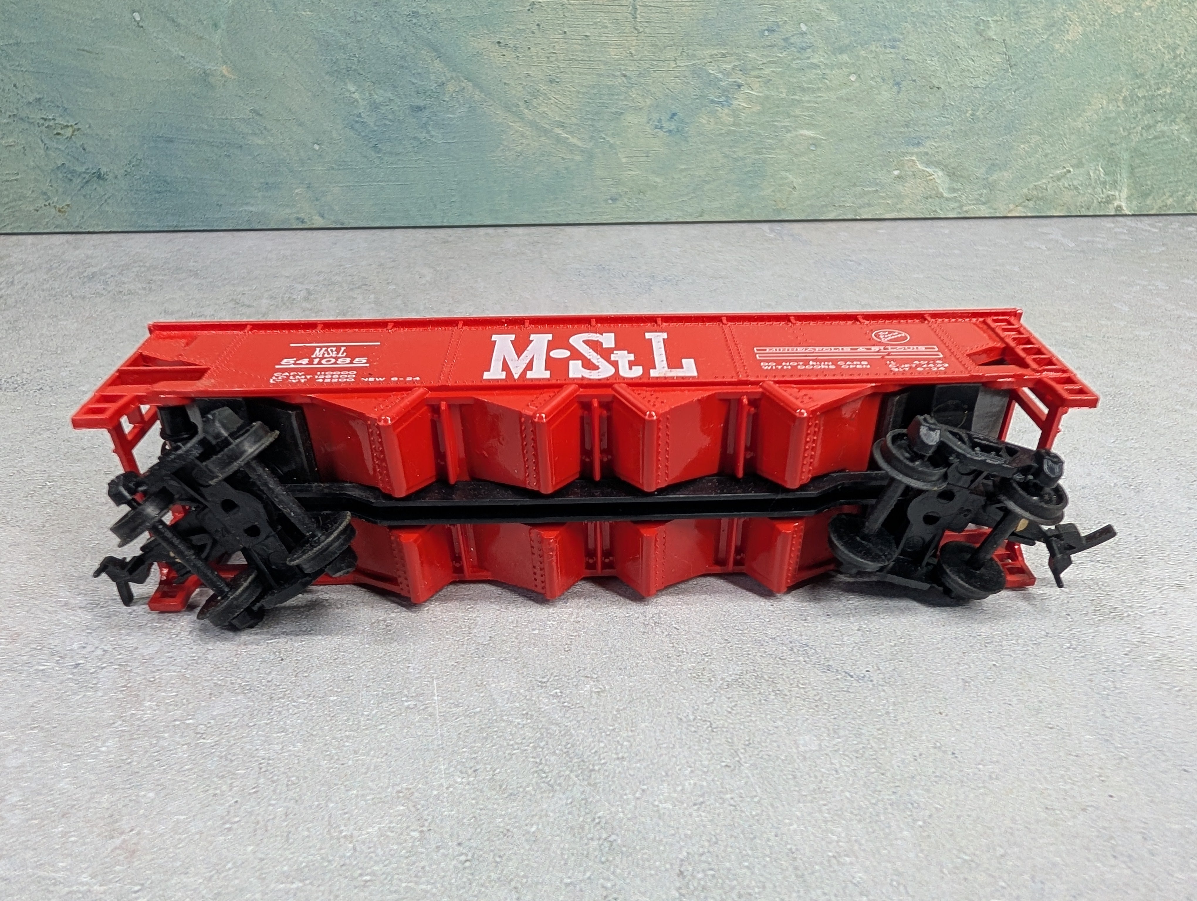 USED Bachmann HO Scale Quad Hopper Minneapolis & St Louis MStL #541085 w/ Coal Load